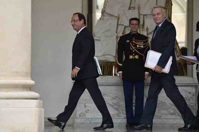 Hollande et Ayrault continuent leur chute dans les sondages