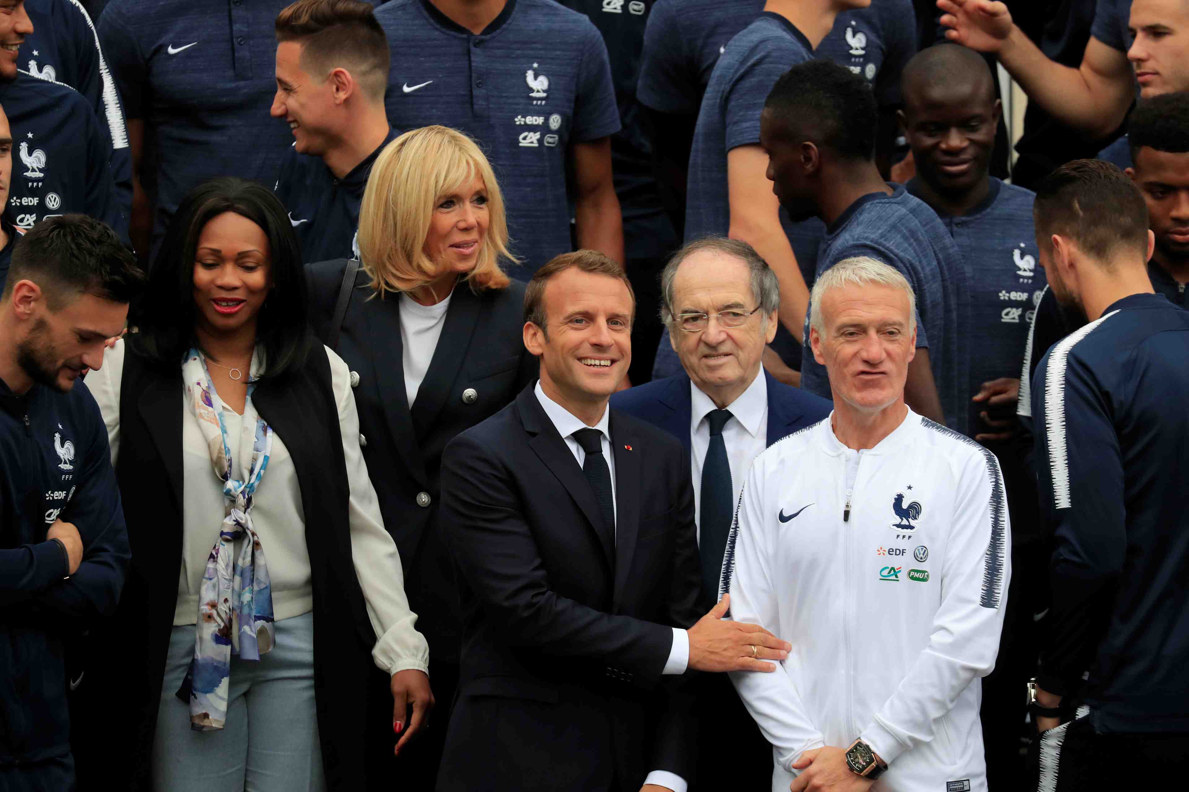 Macron a clairefontaine pour soutenir les bleus