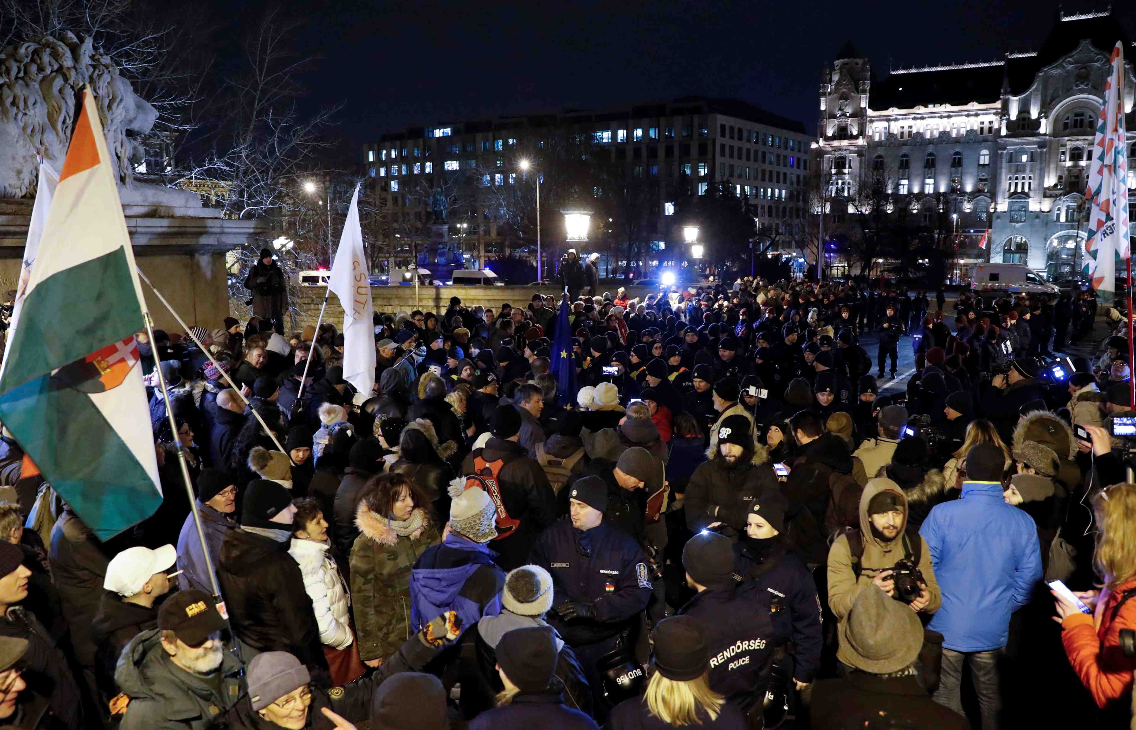 Nouvelle manifestation contre orban et la reforme du travail a budapest