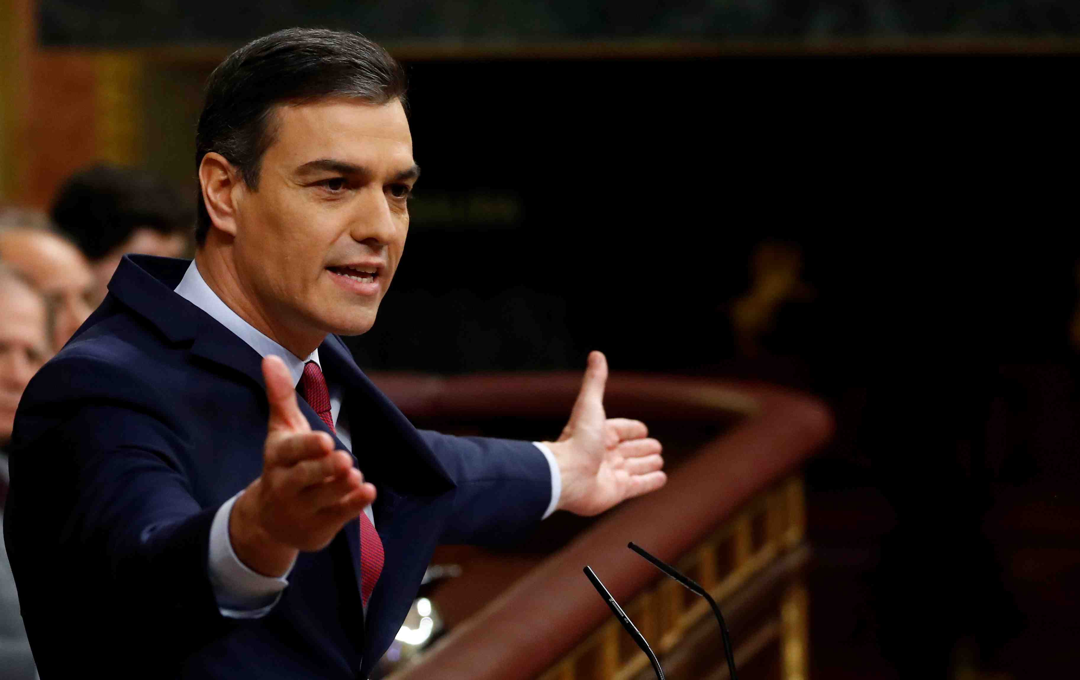 Espagne: pedro sanchez investi de justesse par le parlement