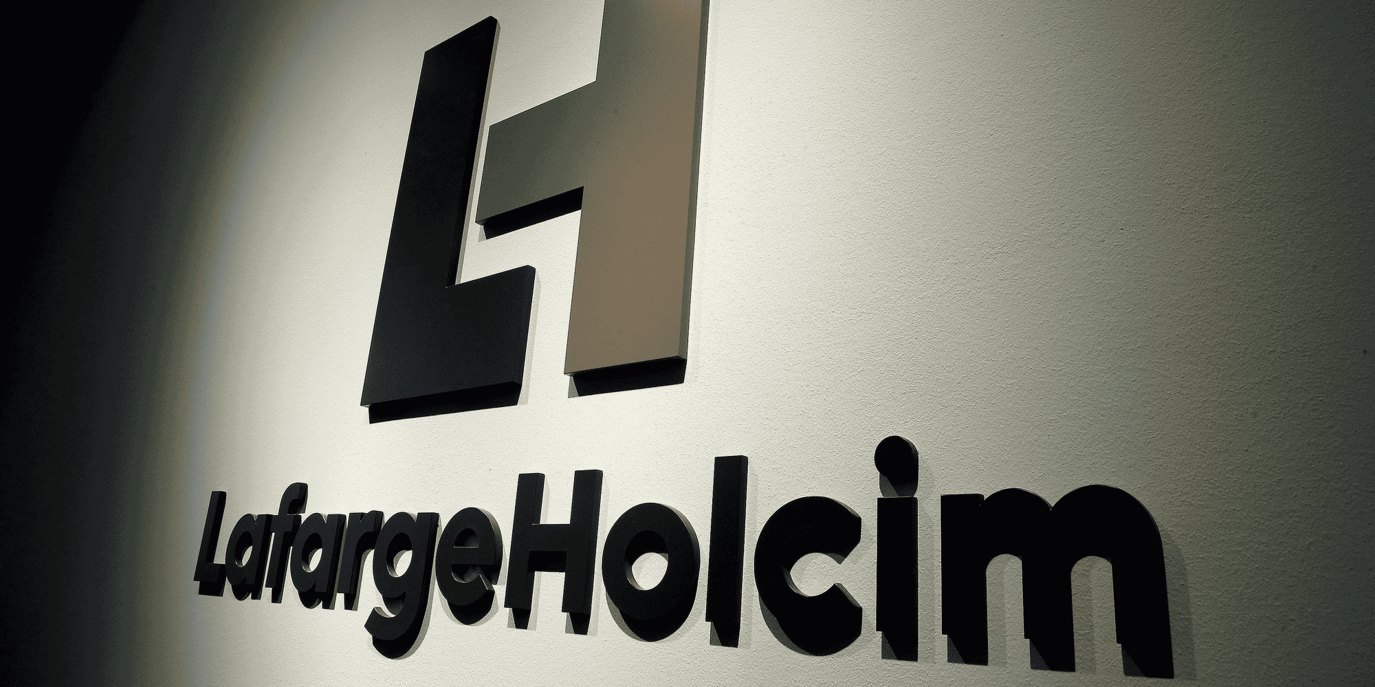 Exclusif: plusieurs cimentiers bresiliens candidats au rachat d'actifs de lafargeholcim
