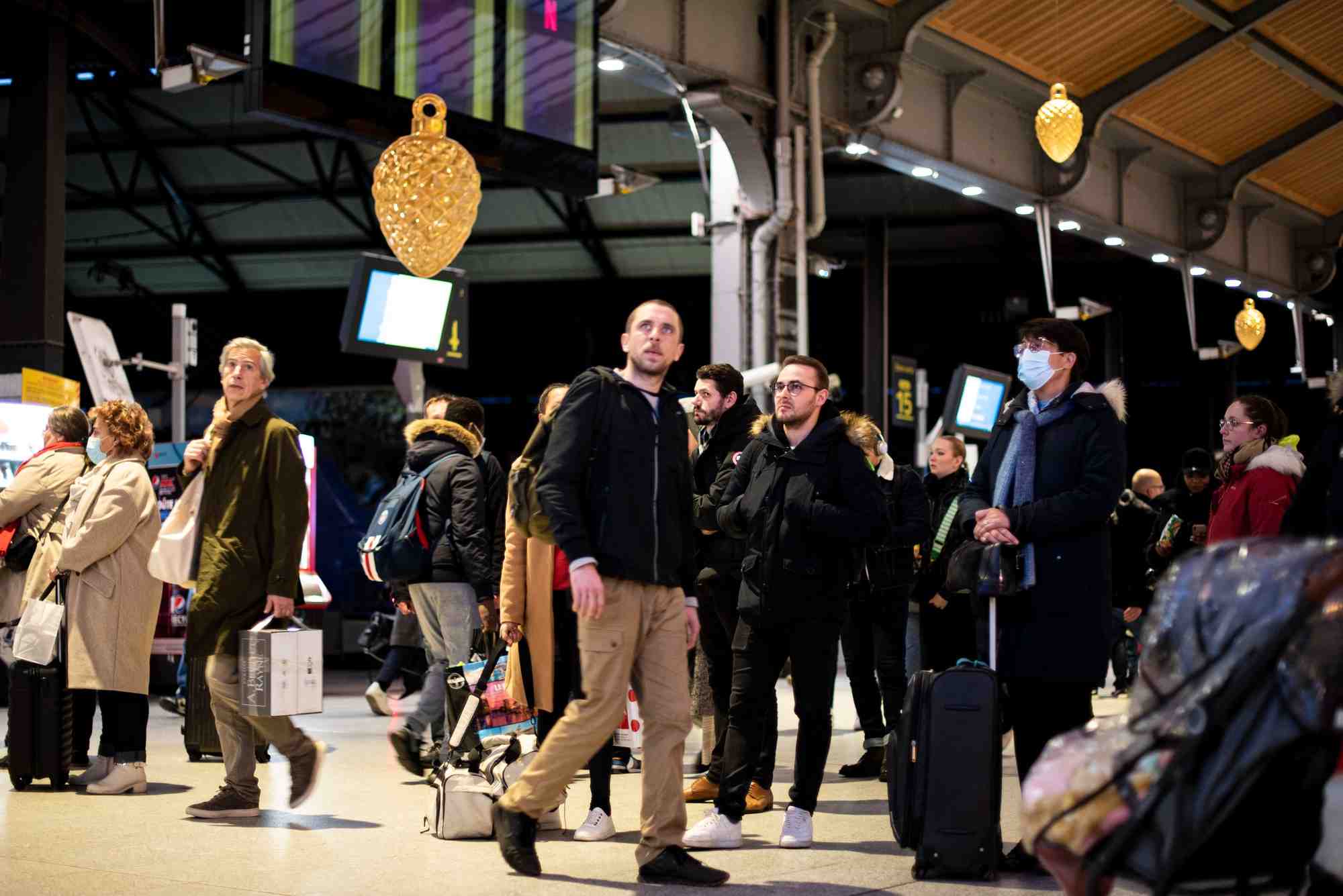 Les retards, allant jusqu'à trois et cinq heures, ont concerné une dizaine de TGV sur la ligne sud-est et plus de 3.000 passagers.