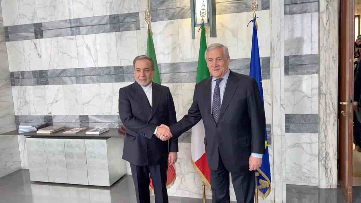 Les négociations, menées par le ministre iranien des Affaires étrangères Abbas Araghchi et l'émissaire américain Steve Witkoff via un médiateur omanais, interviennent alors que l'administration Trump intensifie sa pression sur la République islamique.