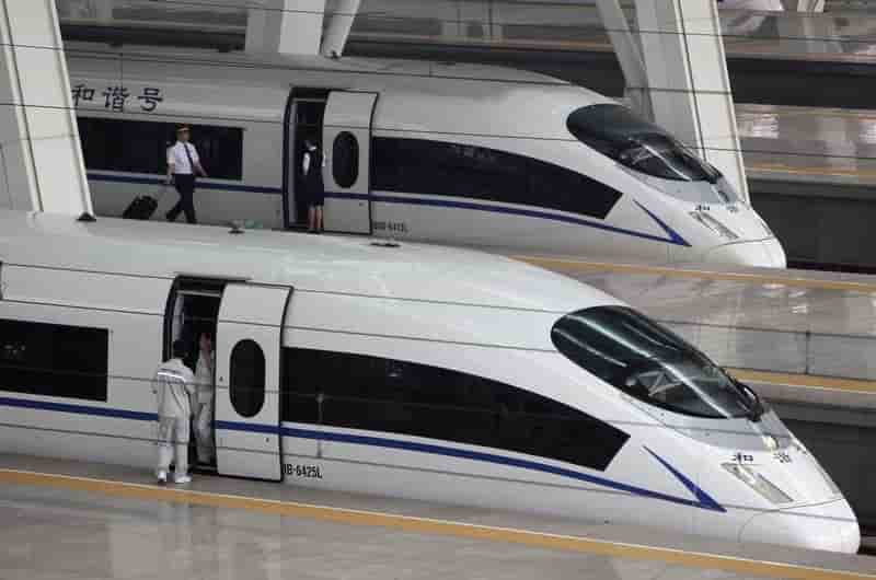 Les deux plus grands constructeurs chinois de trains fusionnent pour conquerir les marches a l’export