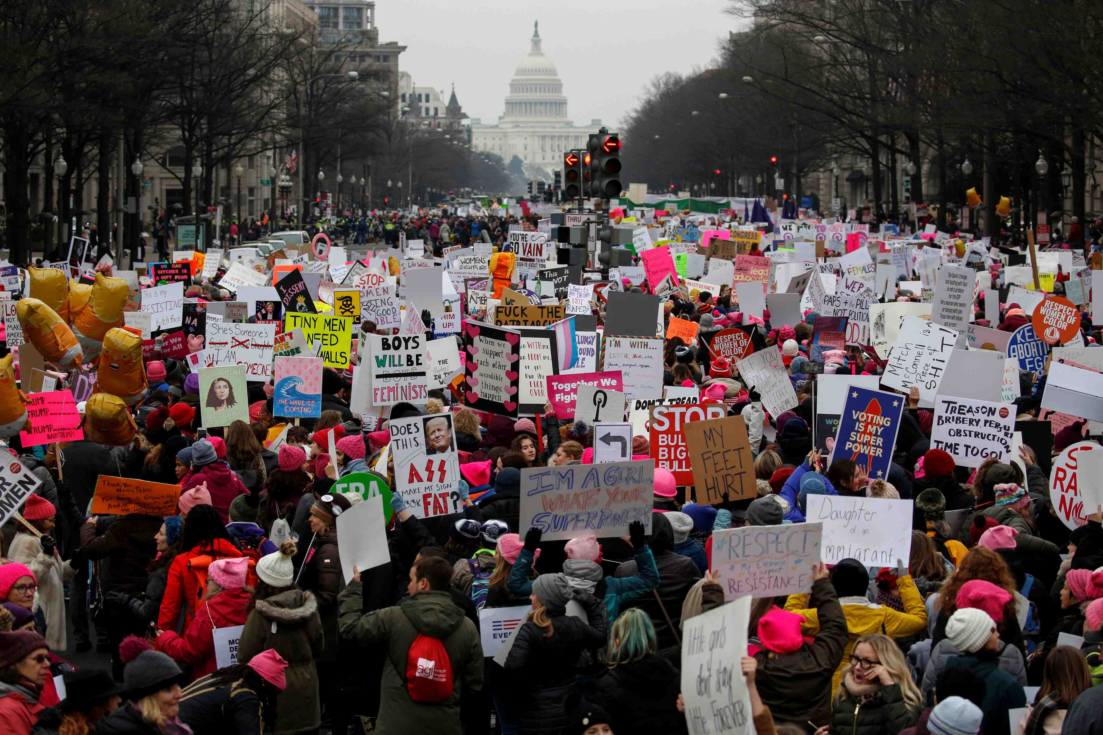 Les femmes manifestent contre trump pour la troisieme annee consecutive