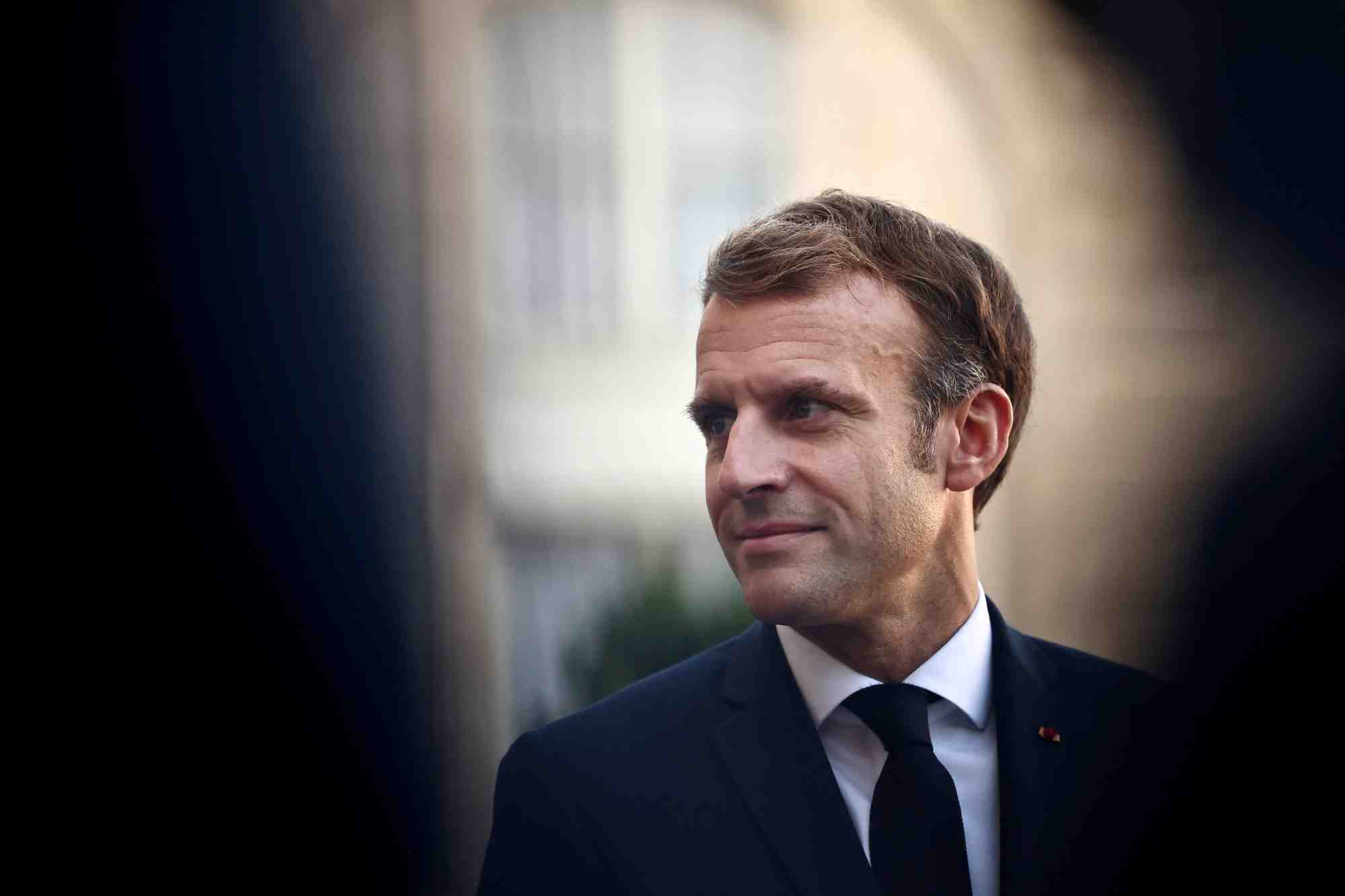 Macron regrette les "malentendus" suscites par ses propos sur l'algerie, selon une source a l'elysee