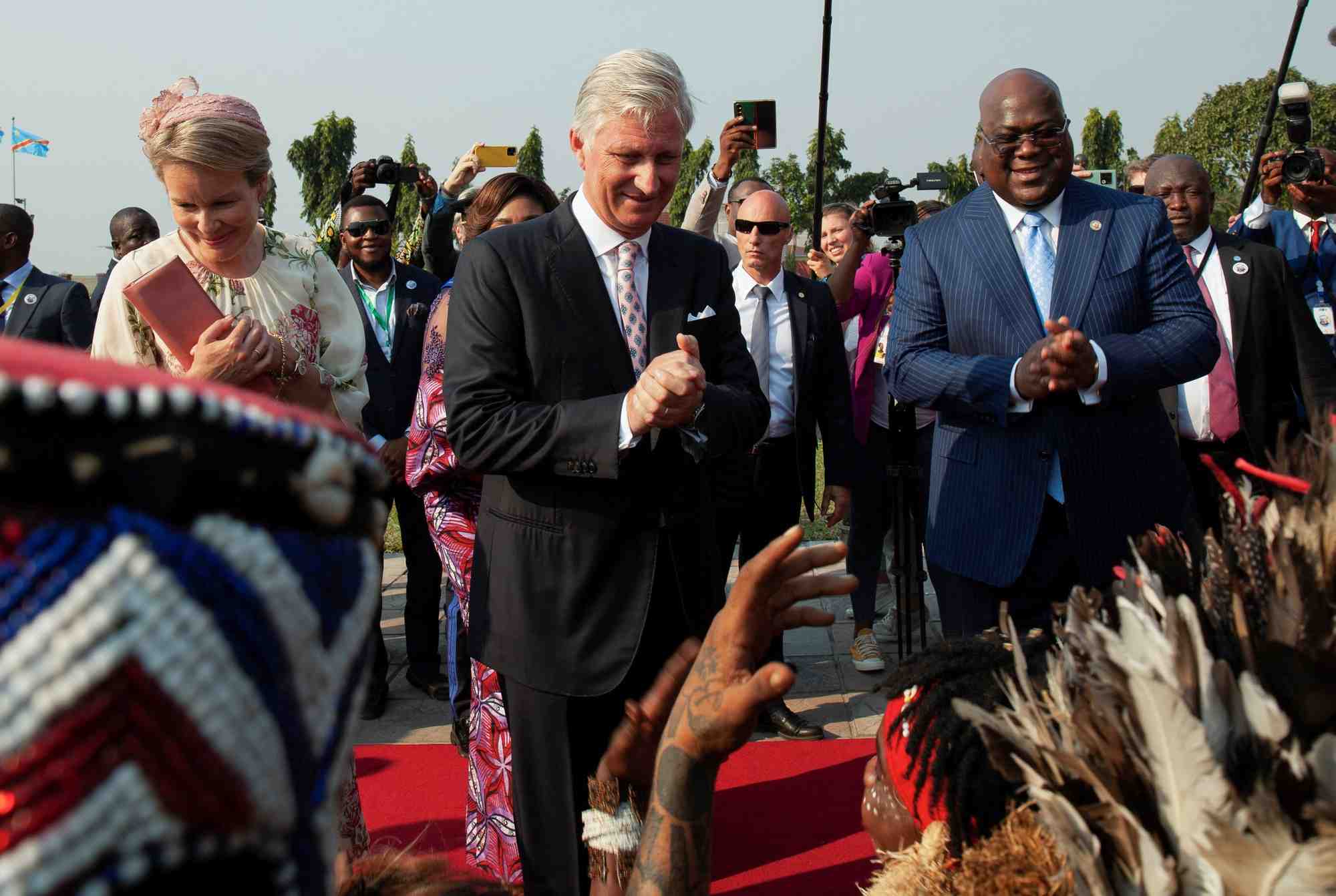 En visite a kinshasa, le roi des belges restitue un masque a la rdc