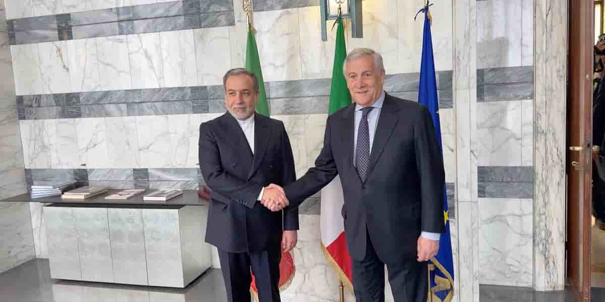 Le ministre italien des Affaires étrangère Antonio Tajani et son homologue iranien Abbas Araqchi à Rome.