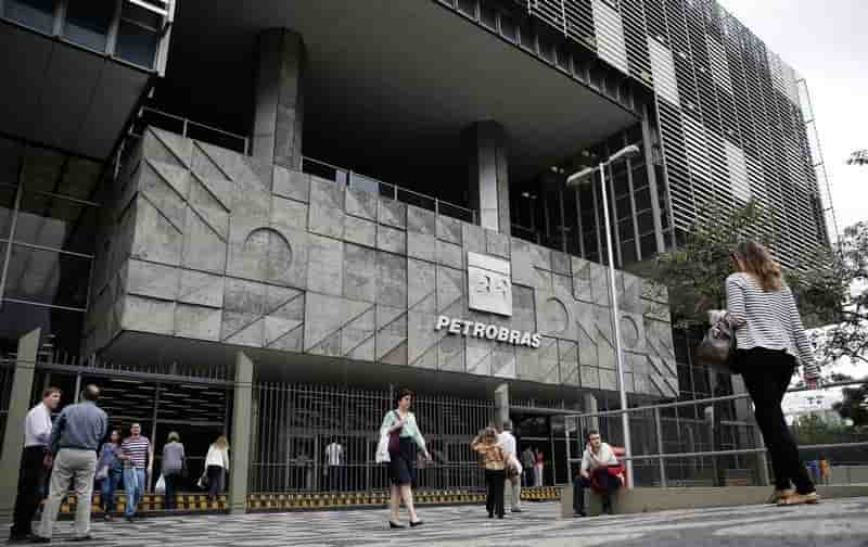 Petrobras promet d'enquêter sur le scandale de corruption