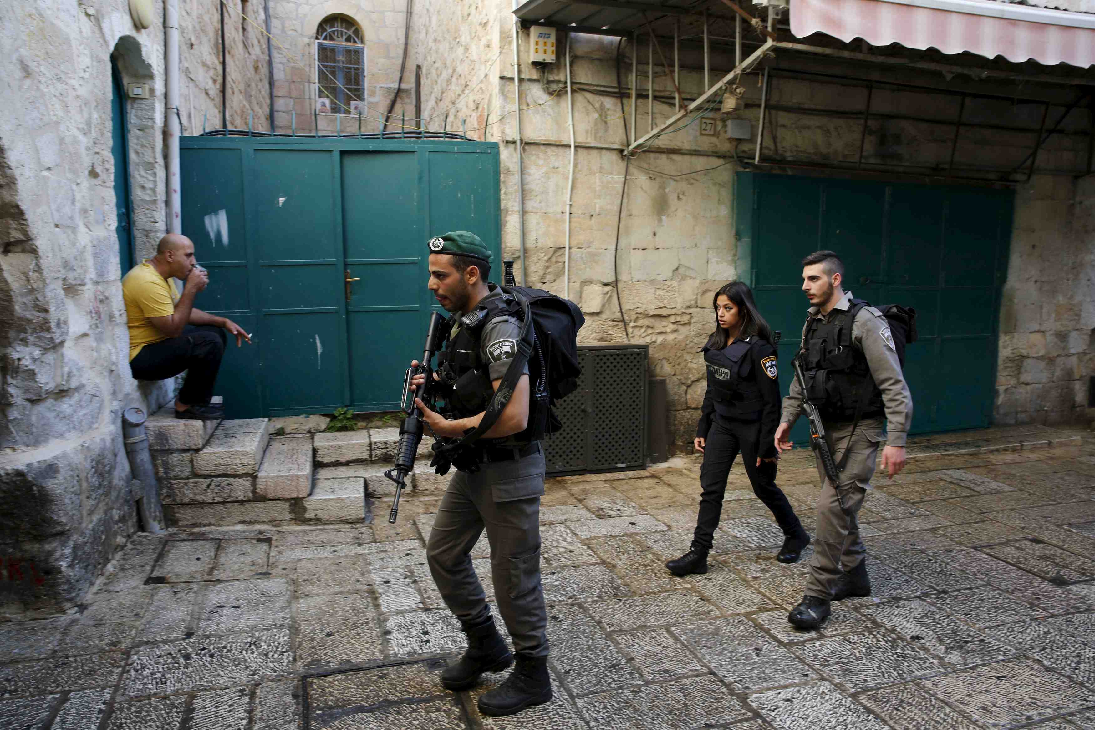 Deux palestiniens tues dimanche a jerusalem