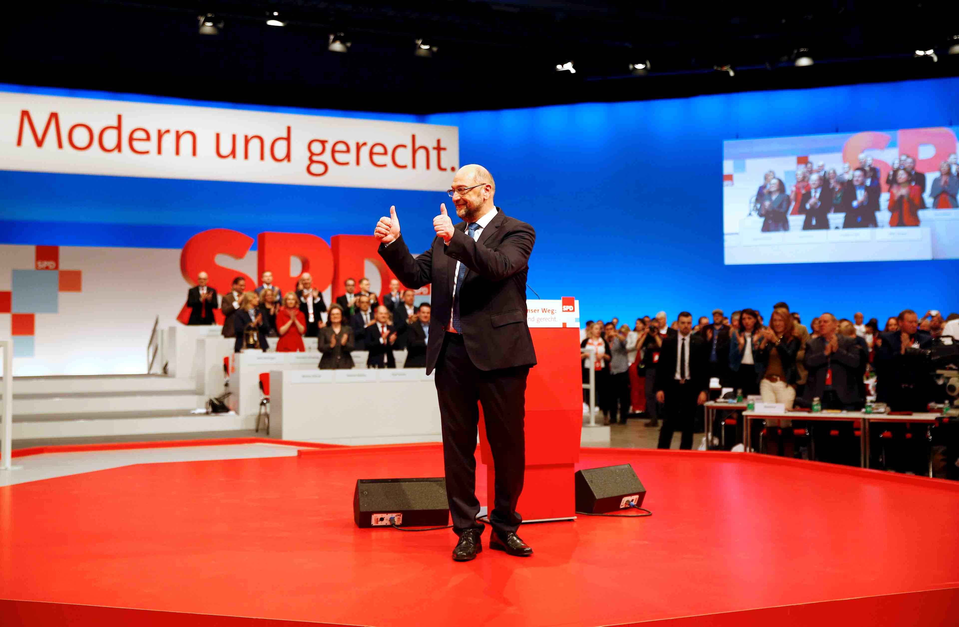 Schulz prie le spd de soutenir les discussions avec merkel