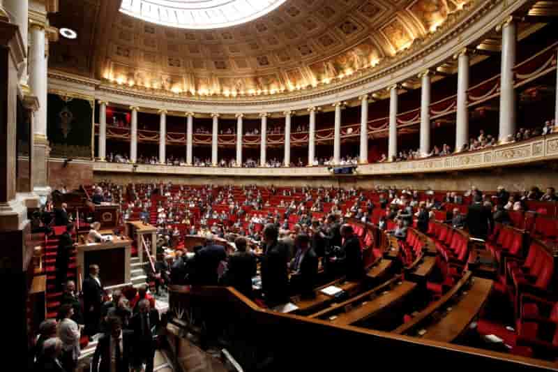 Les deputes adoptent la reforme de la formation et de l'assurance chomage