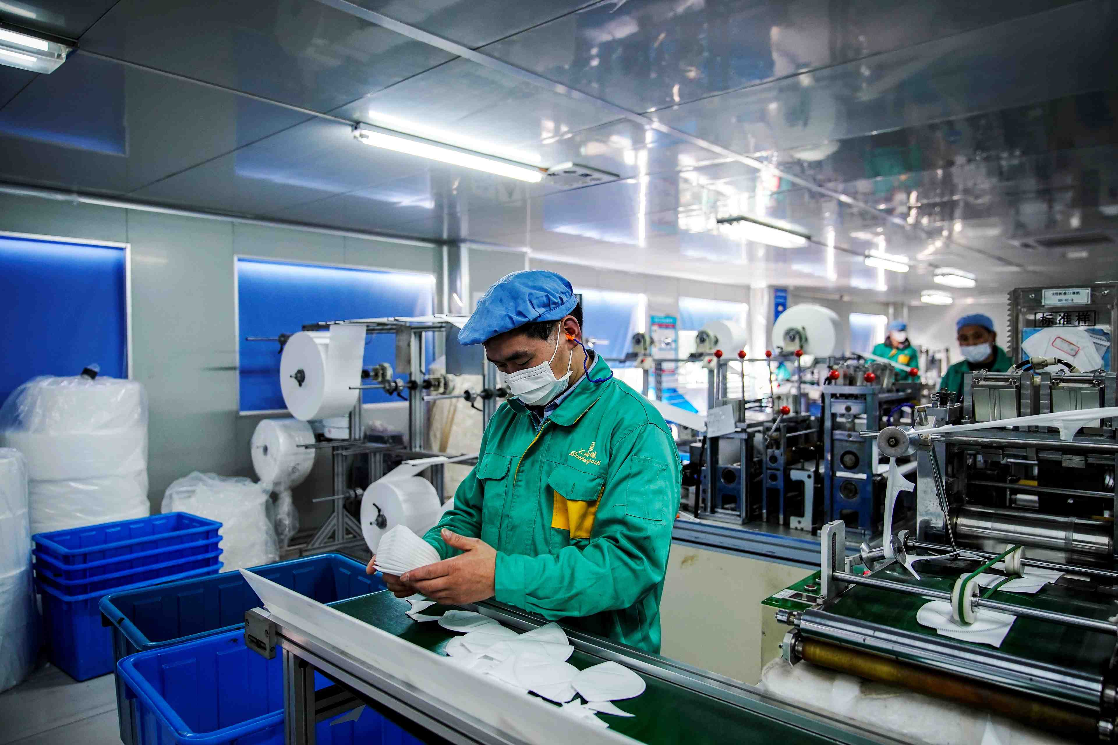 Chine: le recul des prix a la production s'attenue en aout