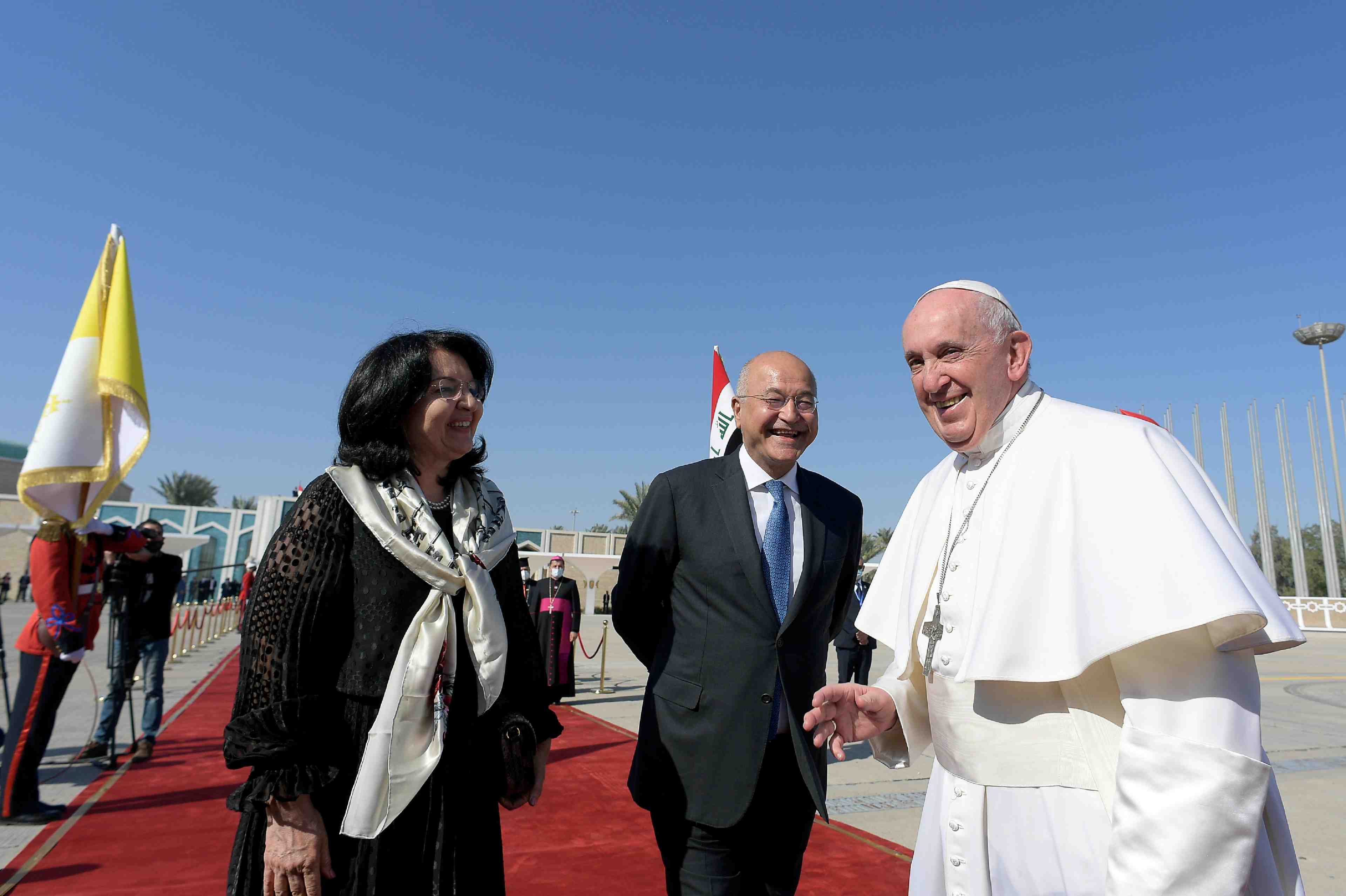 Le pape francois termine sa visite historique en irak