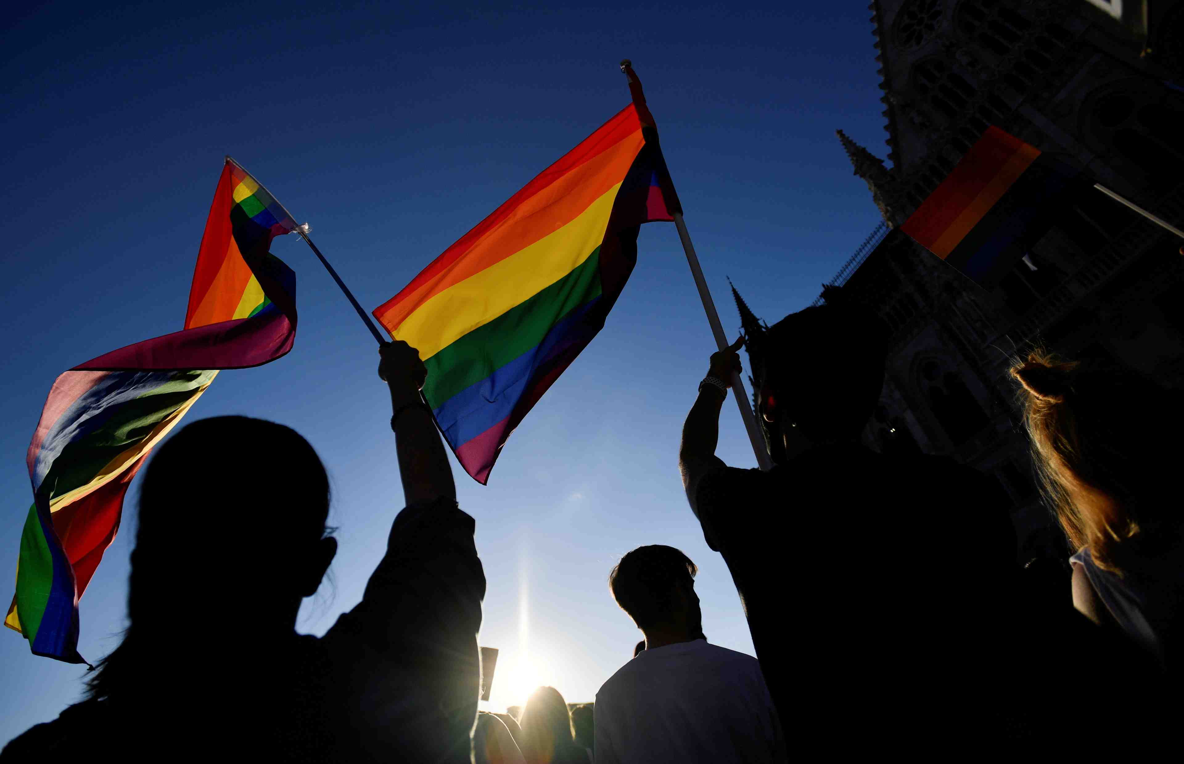 Hongrie : marche des fiertes a budapest contre la loi anti-lgbt