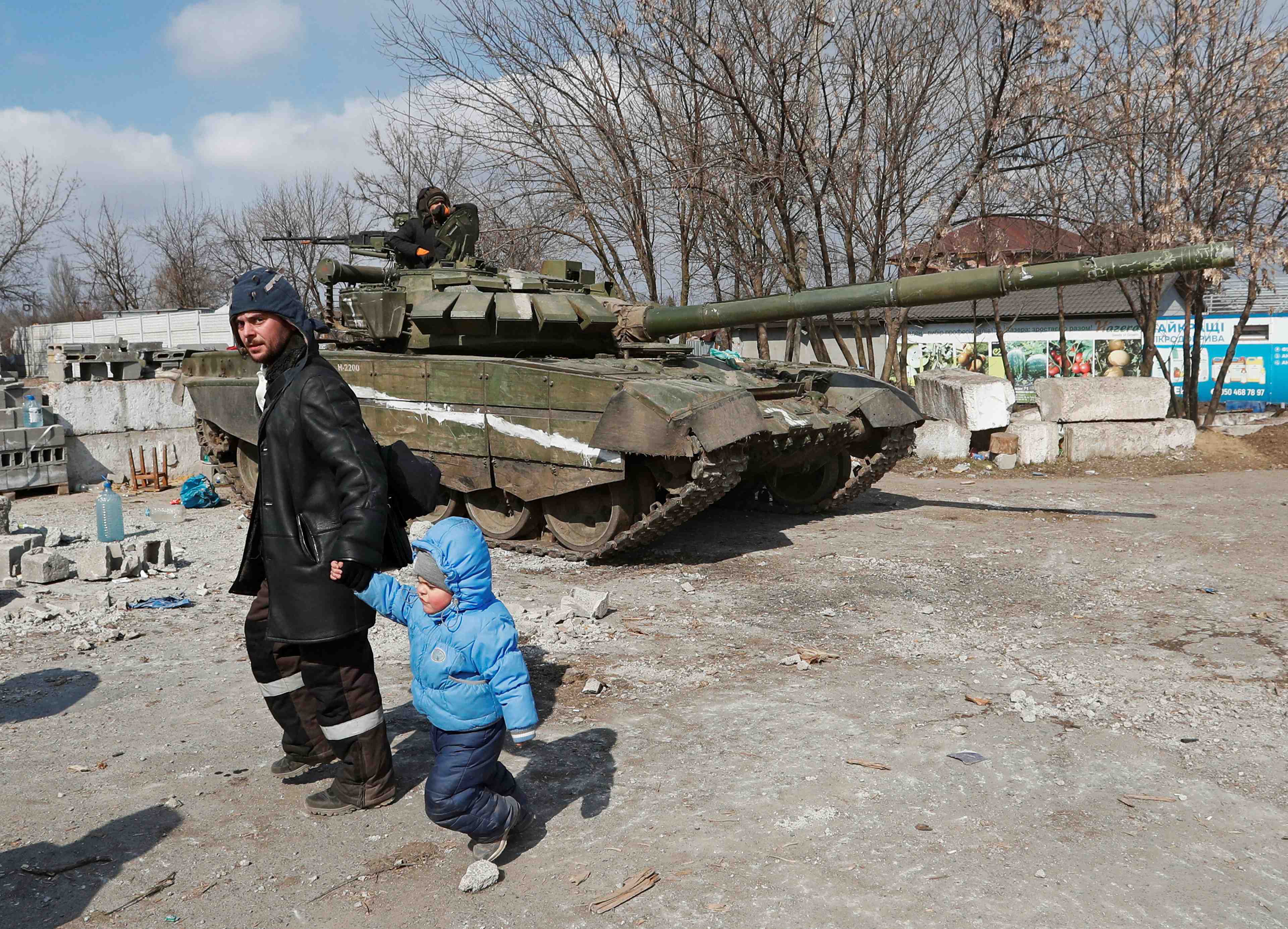 Ukraine: la russie a conduit de force des milliers d'habitants de marioupol sur son territoire