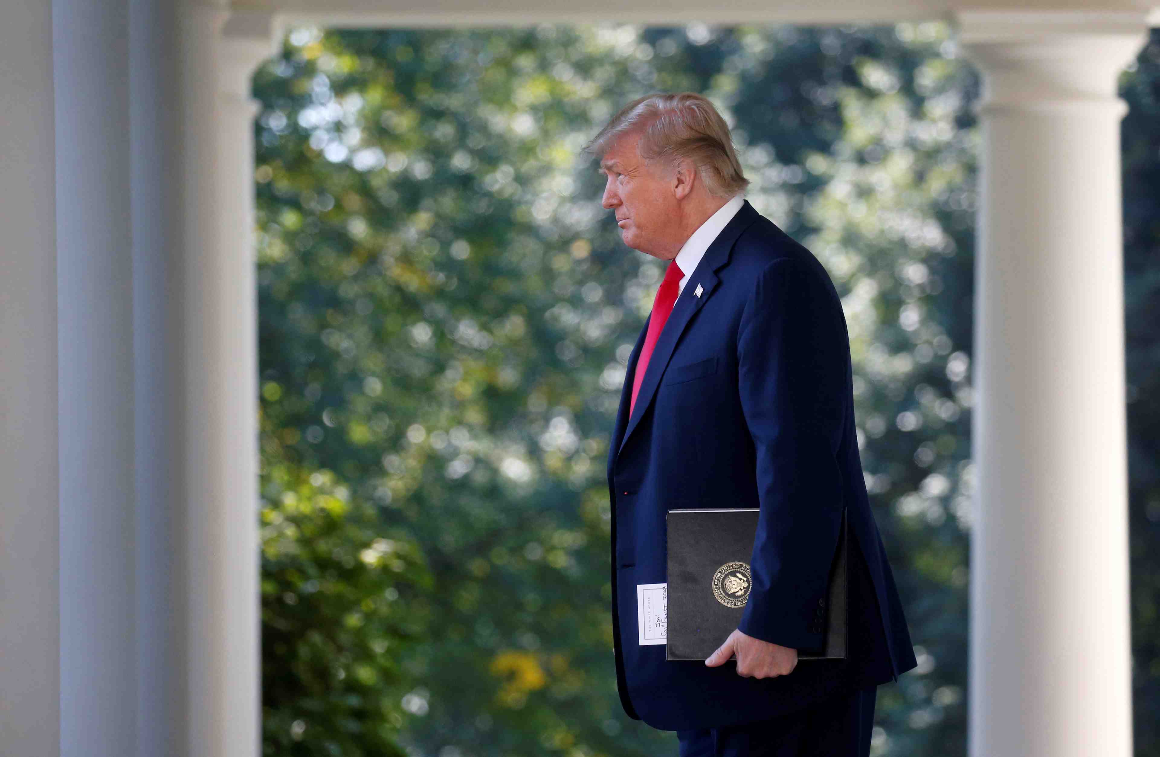 Usa: trump autorise le fbi a elargir son enquete sur kavanaugh