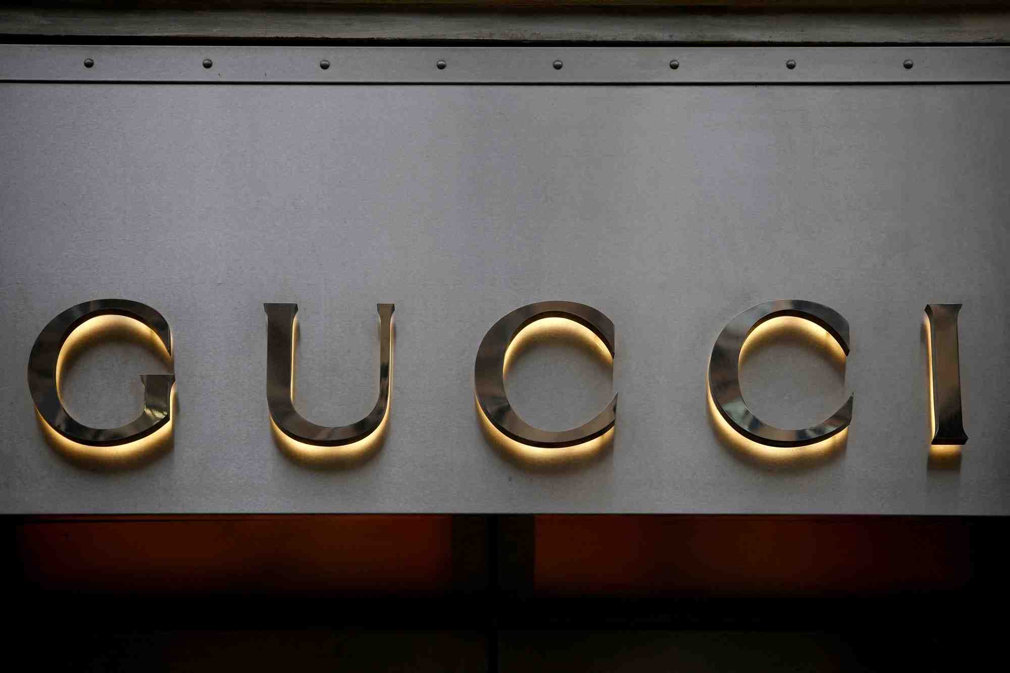 Le logo de gucci, a paris