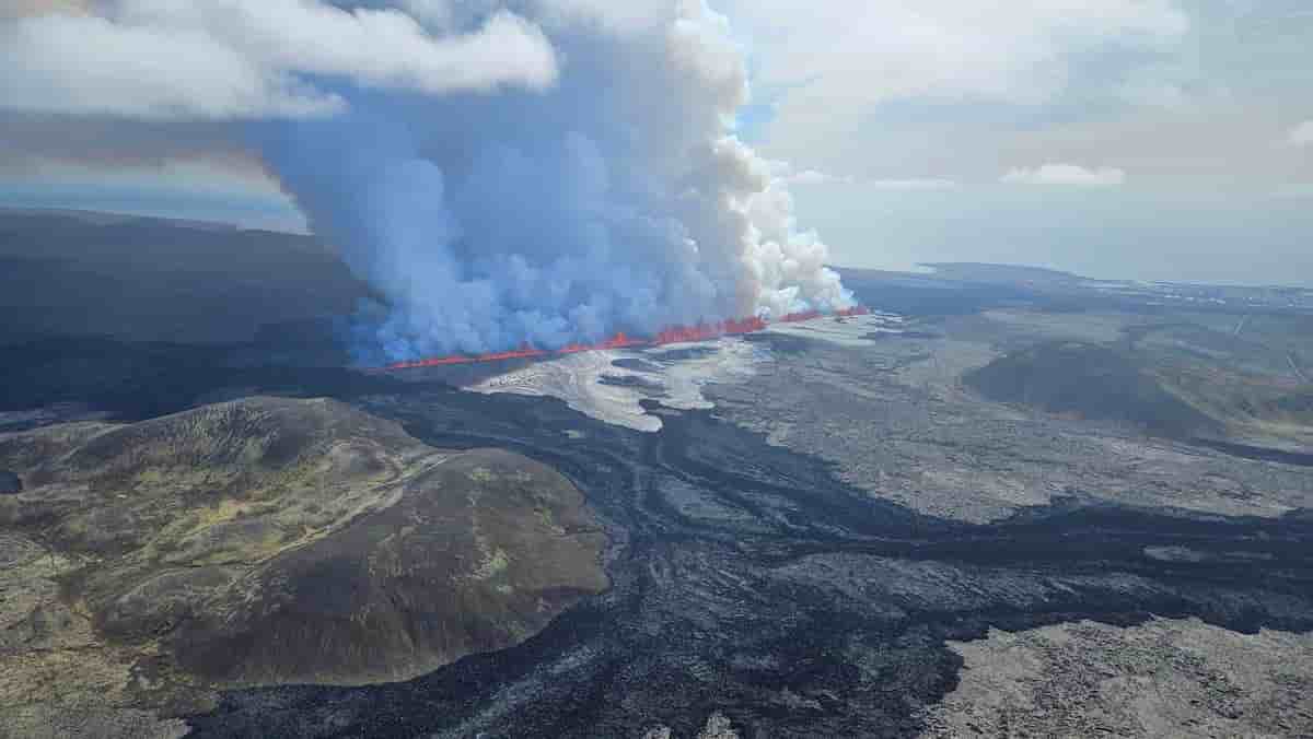 Eruption de volcan sur la peninsule de reykjanes en islande