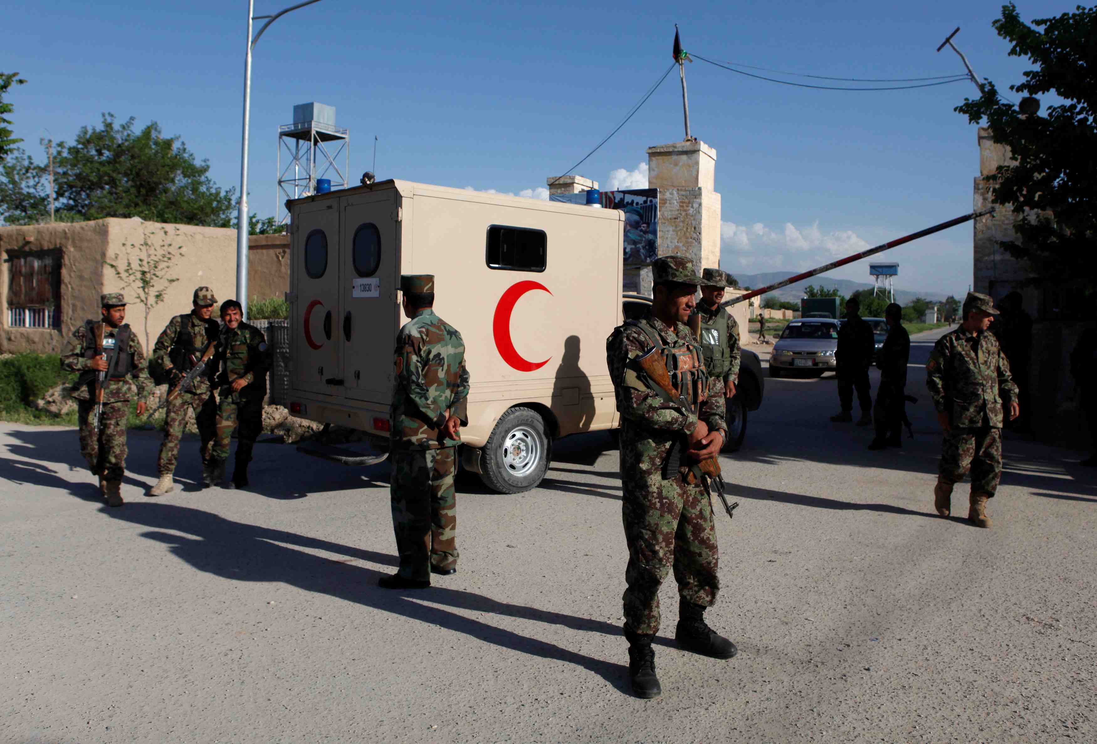 Jusqu'a 140 morts dans l'attaque d'une base de l'armee afghane