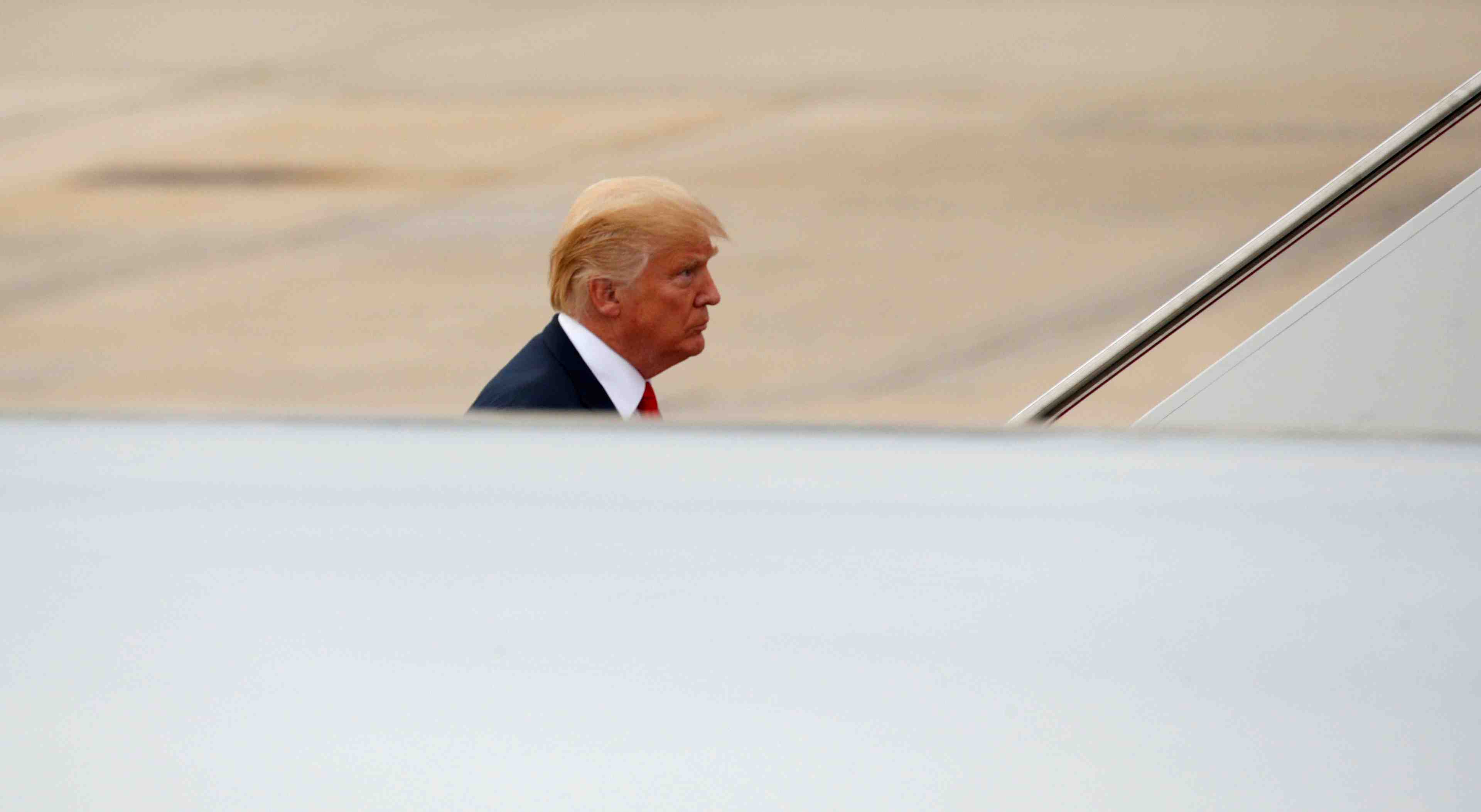 Charlottesville: trump s'en prend a deux senateurs republicains