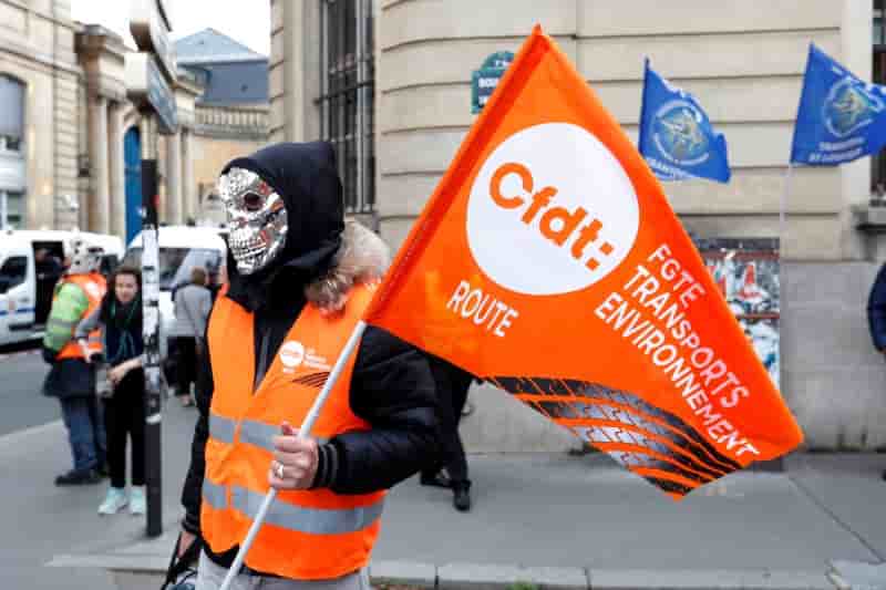 La cfdt reclame une treve de la greve sncf pendant le bac