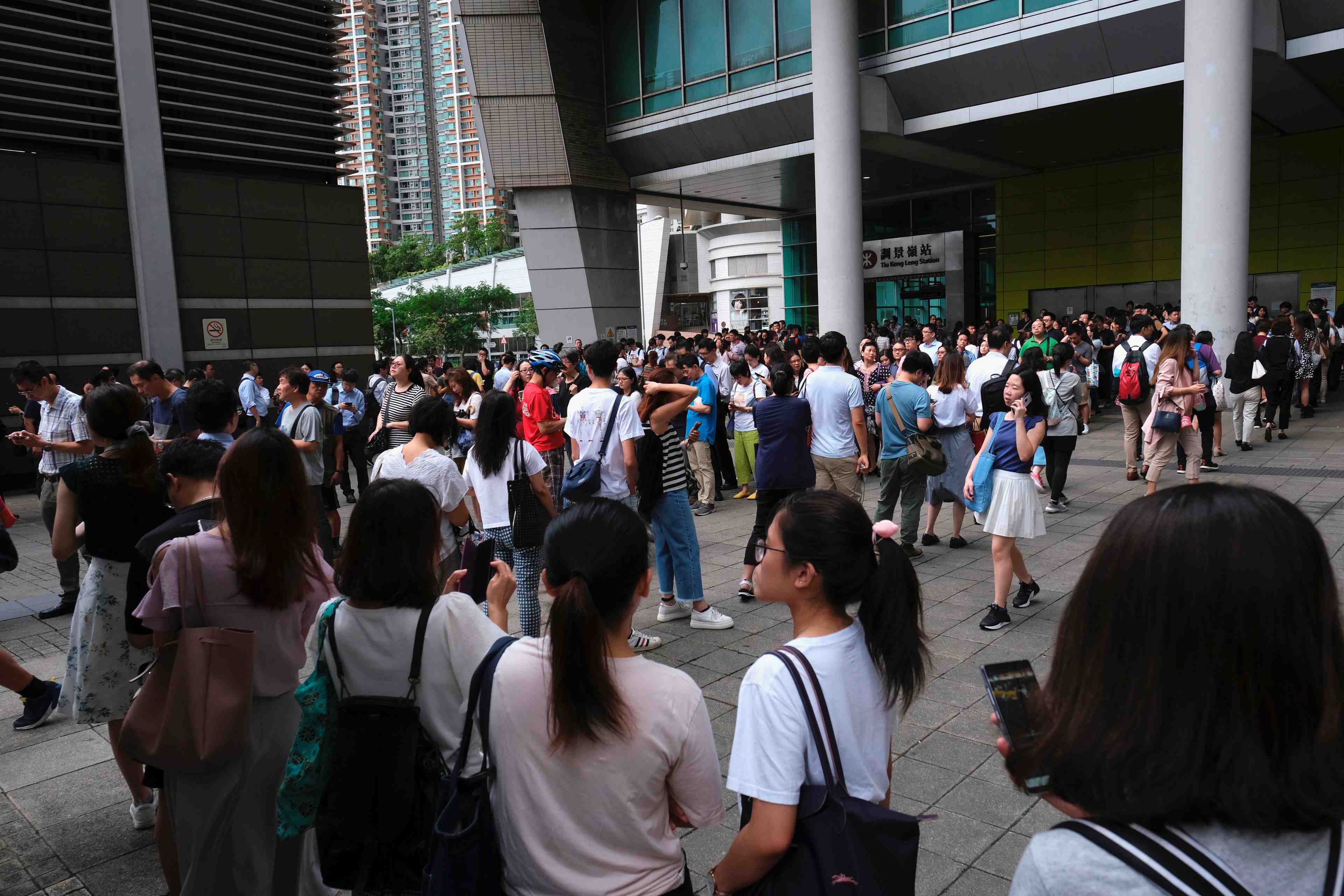 Hong kong: les manifestants perturbent la circulation des trains