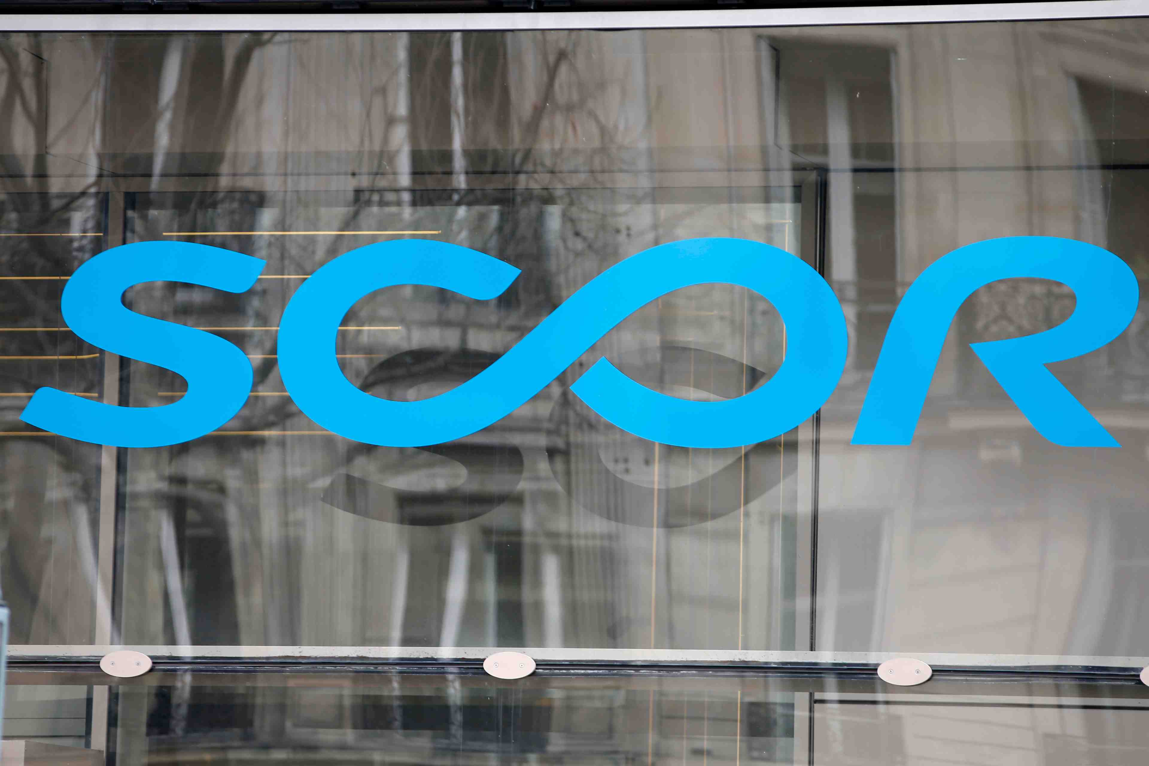 Scor: impact moins fort que prevu du covid-19 dans la reassurance-vie