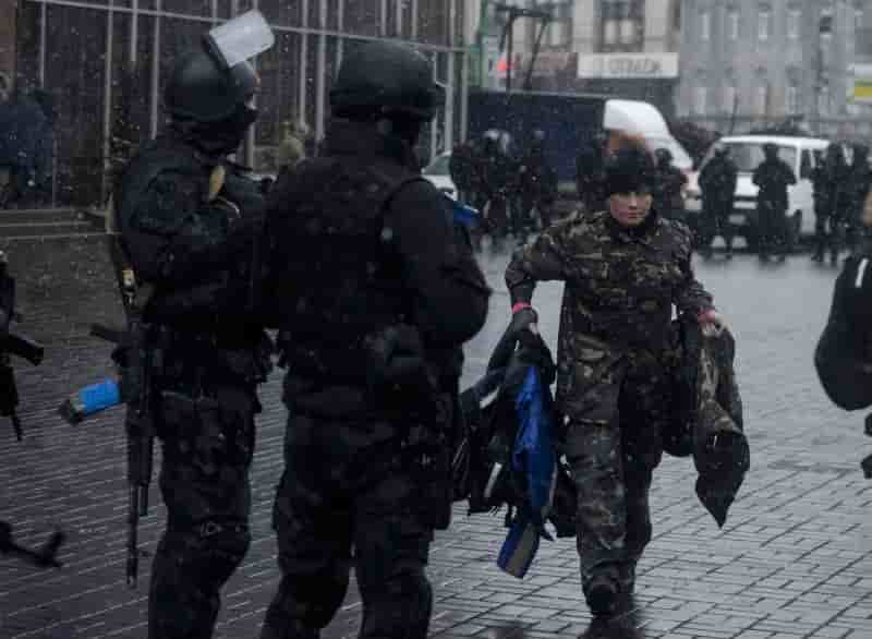 Le Parlement ukrainien ordonne le désarmement des groupes armés