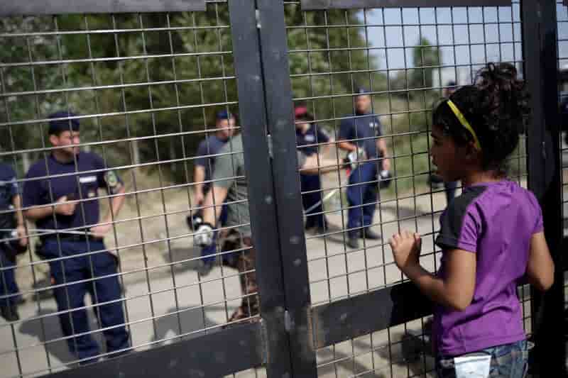 La hongrie installe une cloture a la frontiere croate