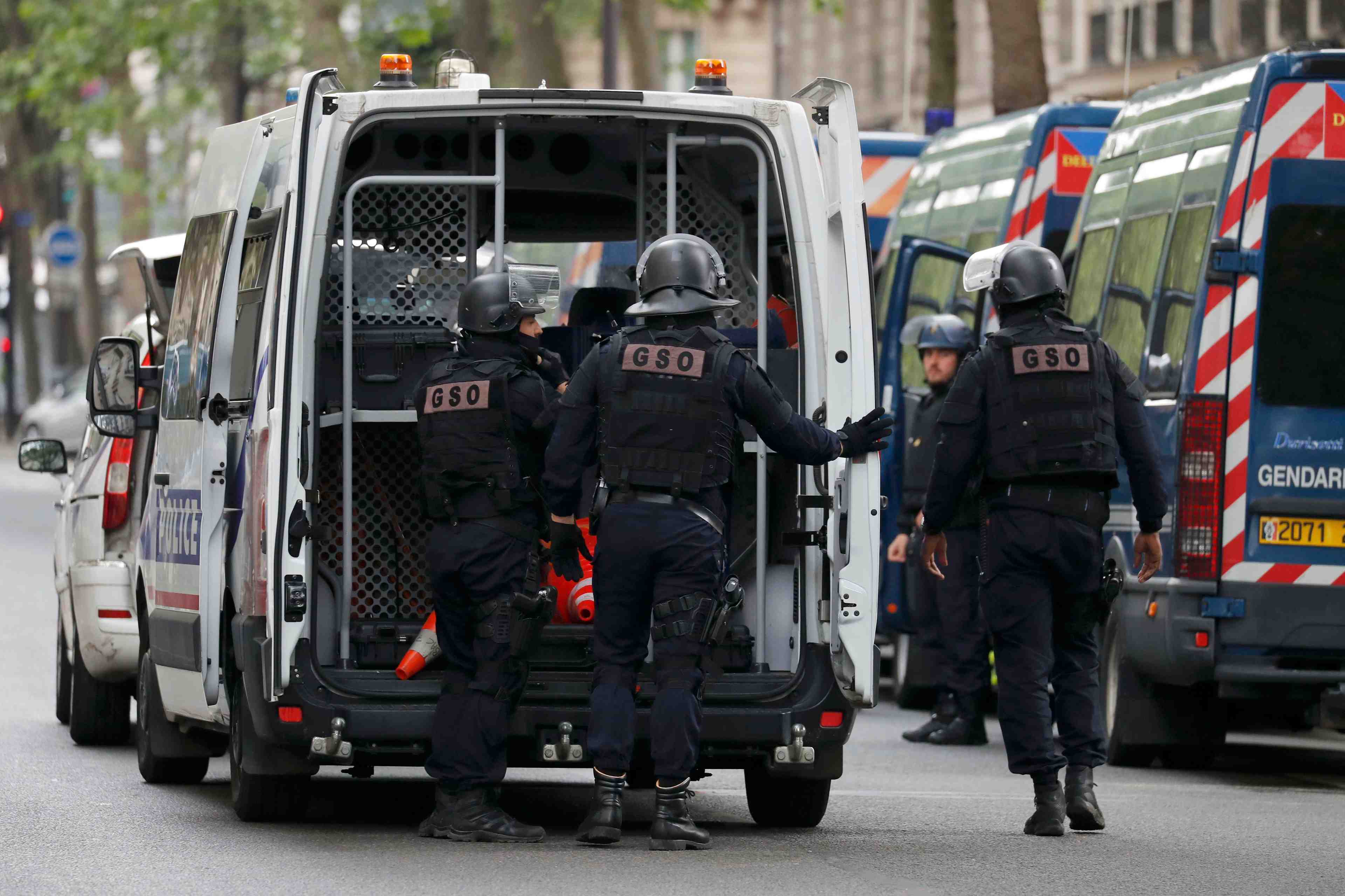 Operation de police a paris pour un homme fiche s