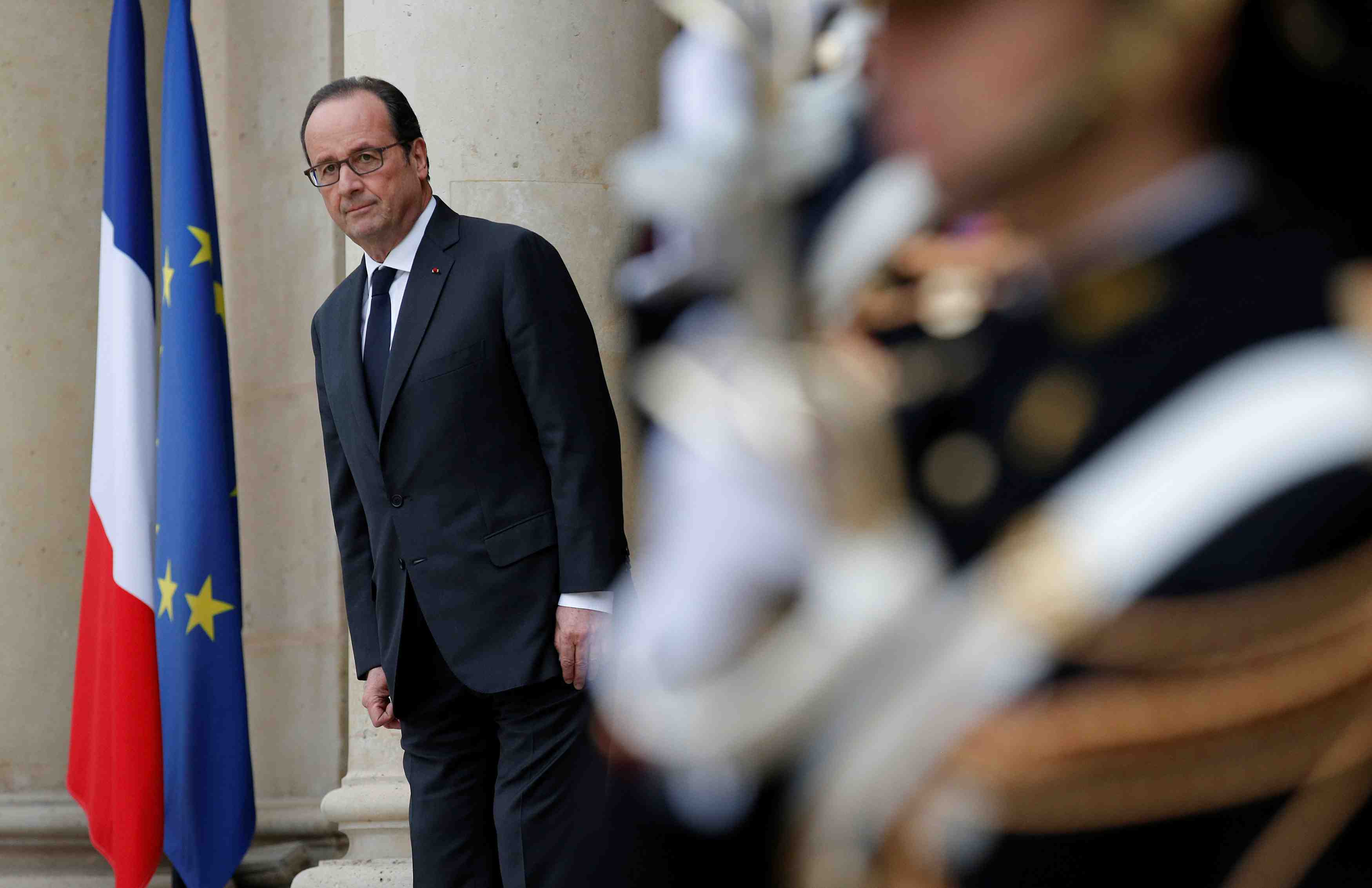 Hollande defend son bilan industriel chez arc international