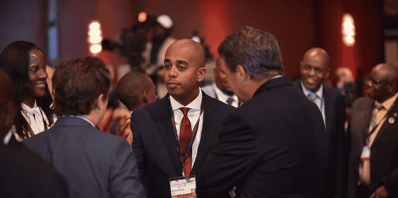 (Au centre) Worku Gachou, directeur général Afrique de DFC à Washington. Ici, lors du US Africa Business Summit à Maputo (Mozambique) en juin 2019. C'est à lui que rend compte Vibhuti Jain, directrice régionale basée à Johannesburg. Et tous œuvrent sous le leadership d'Adam Boehler.