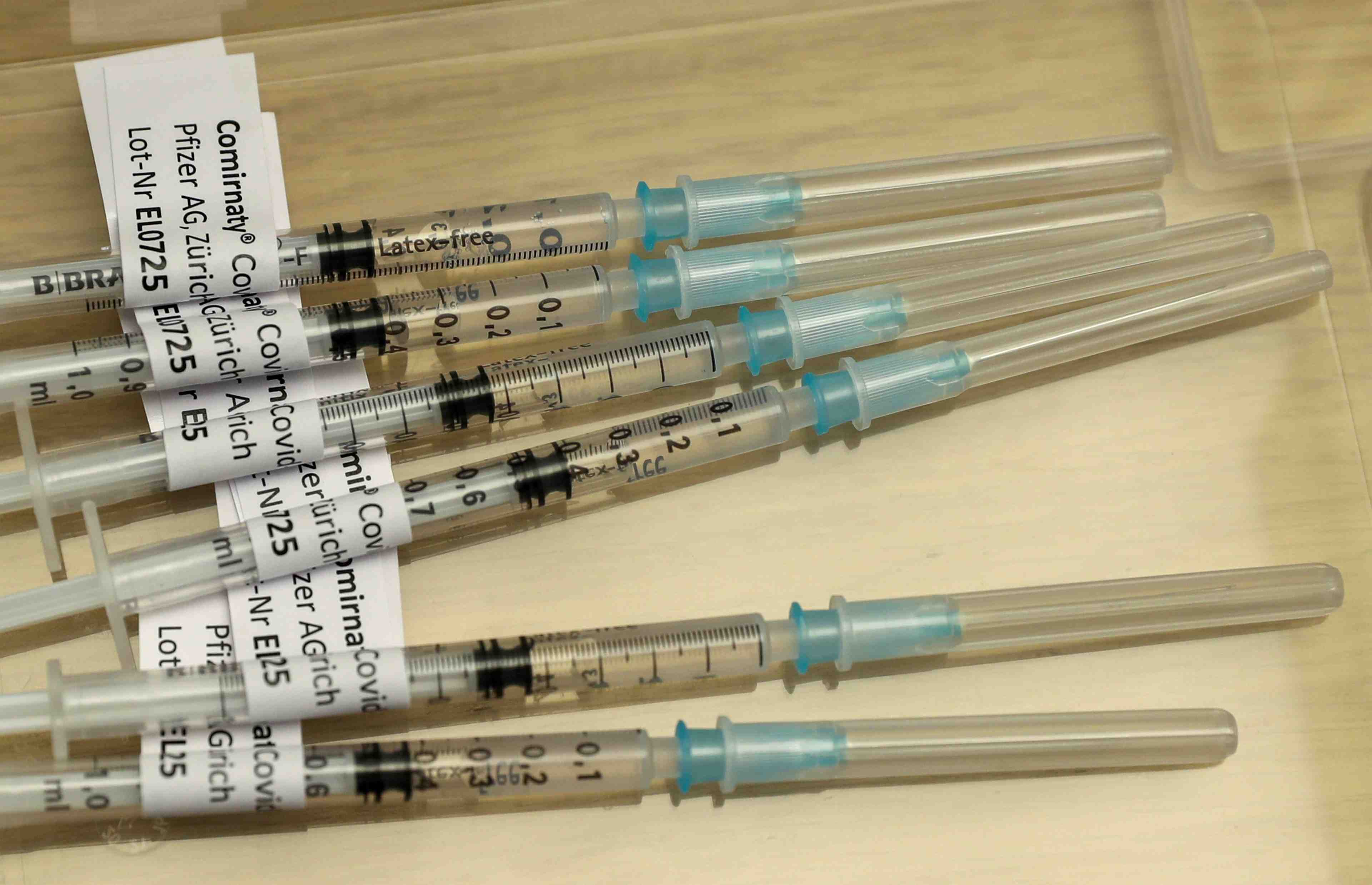 Etats-unis: pfizer-biontech sollicite un feu vert complet pour son vaccin anti-covid