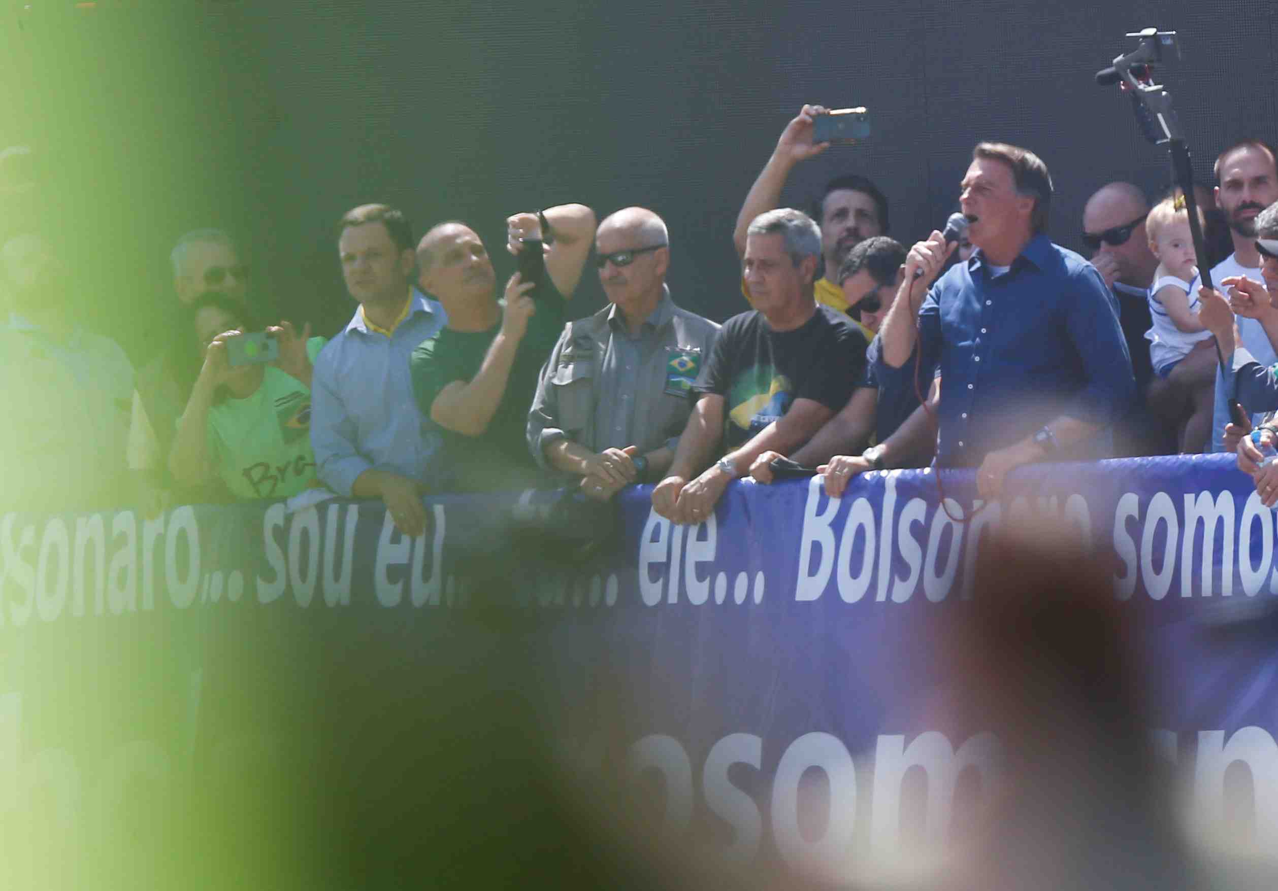 Bolsonaro fustige la cour supreme et denonce le systeme electoral