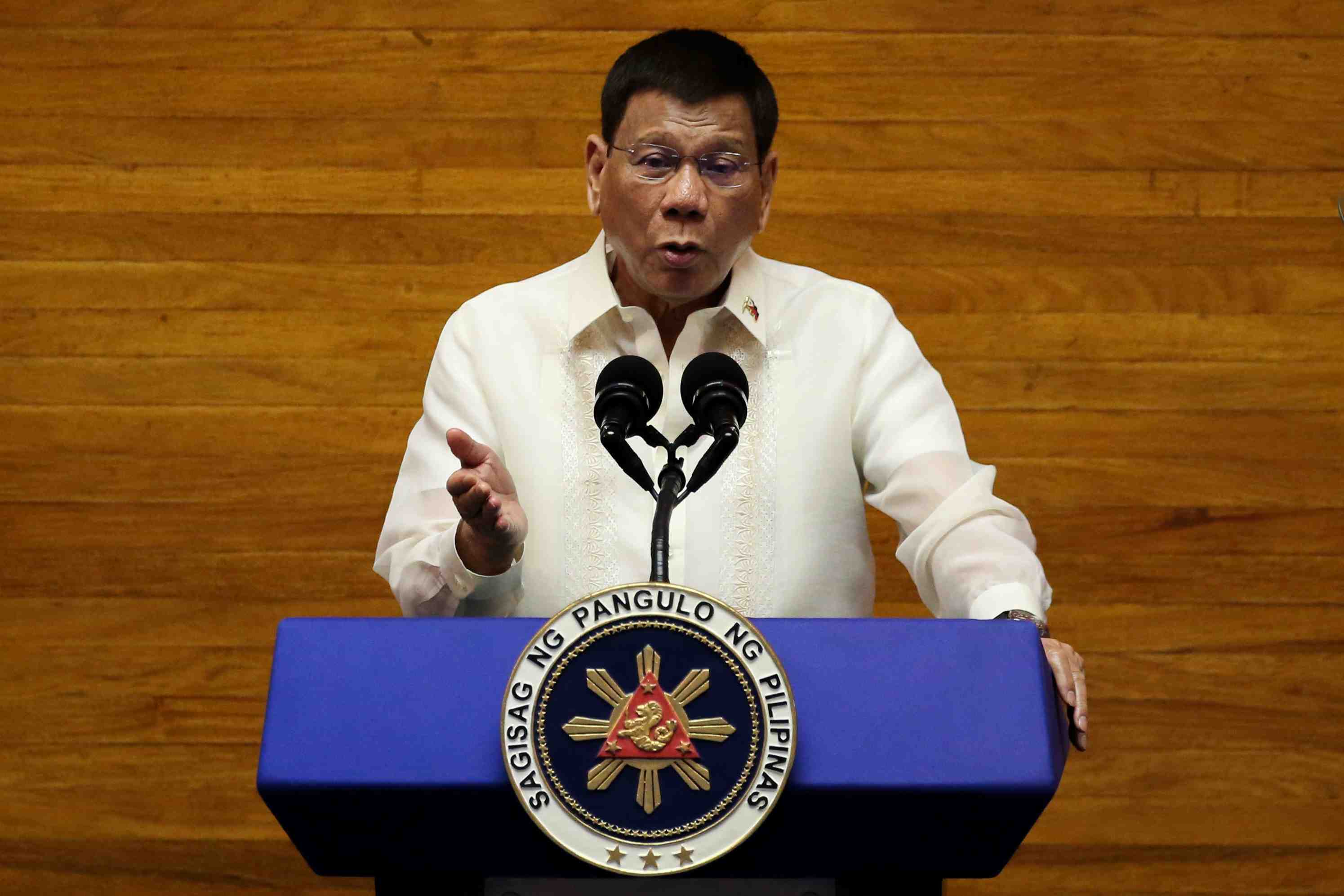 Philippines: toute personne ayant "franchi les limites" de la lutte anti-drogue rendra des comptes, dit duterte