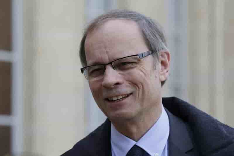 Vingt-cinq prix nobel d'economie contre marine le pen