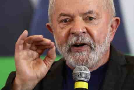 L'ancien president du bresil et actuel candidat a la presidence, luiz inacio lula da silva, s'exprime lors d'une reunion a sao paulo, au bresil