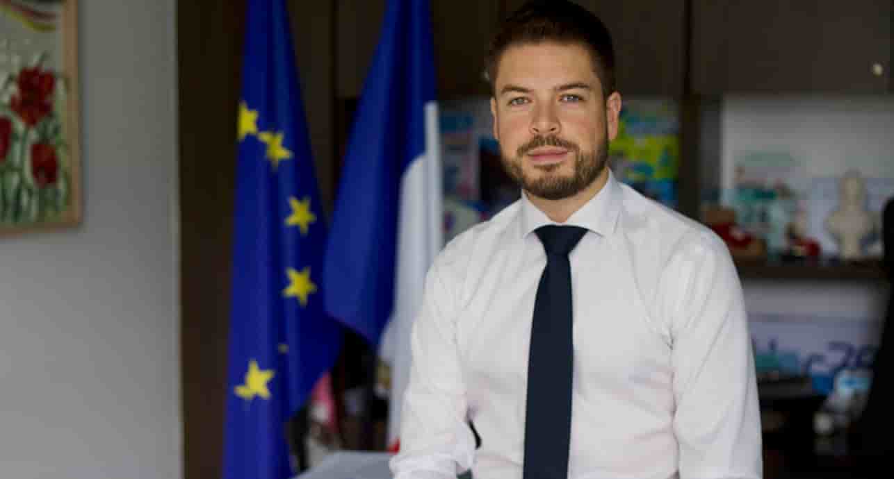Jean-Baptiste Hamonic, maire de Villepreux, est aussi porte-parole des 68 Maires de Villages et Villes Citoyen(ne)s.