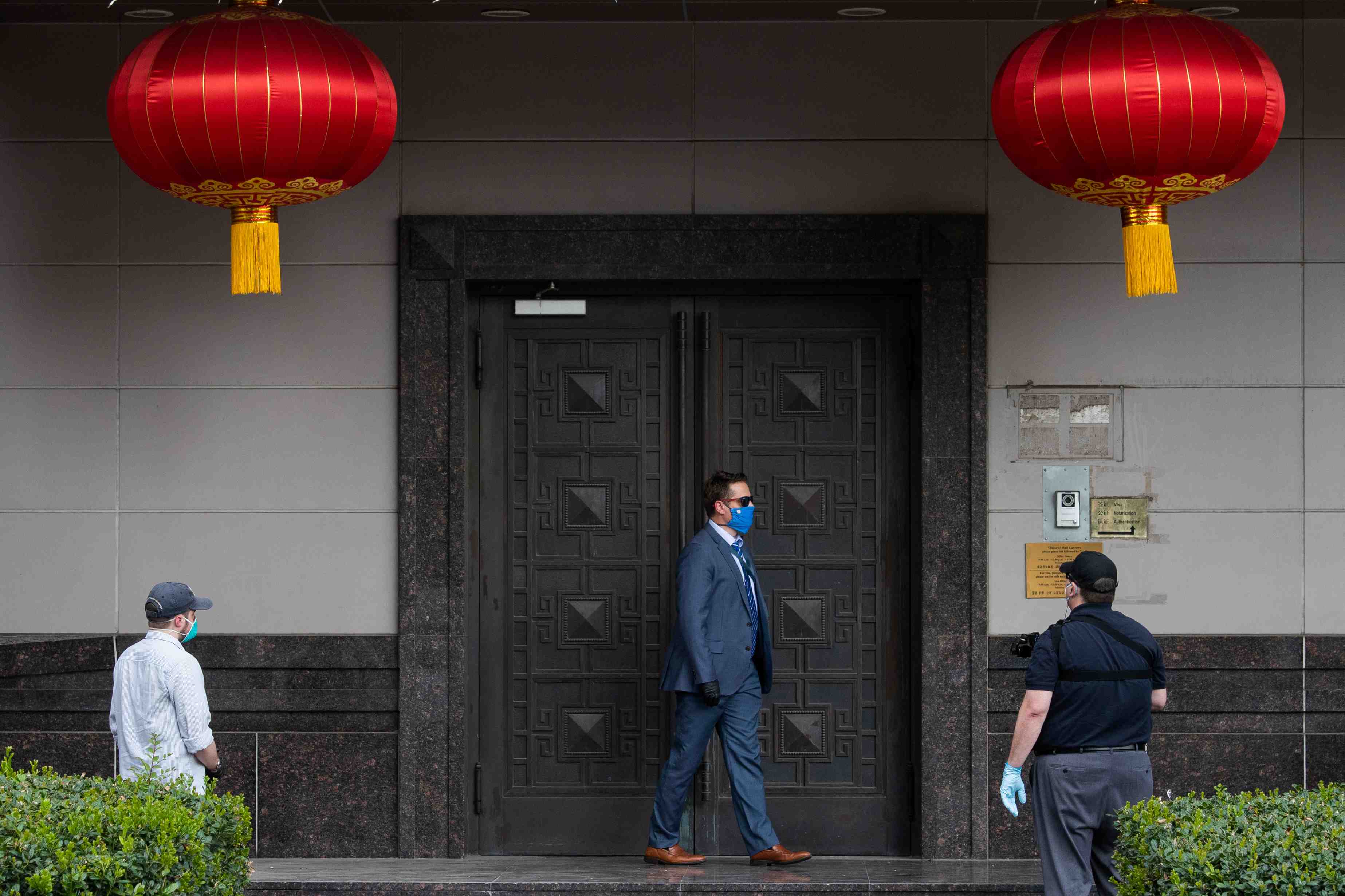 Usa: des manifestants fetent la fermeture du consulat chinois a houston