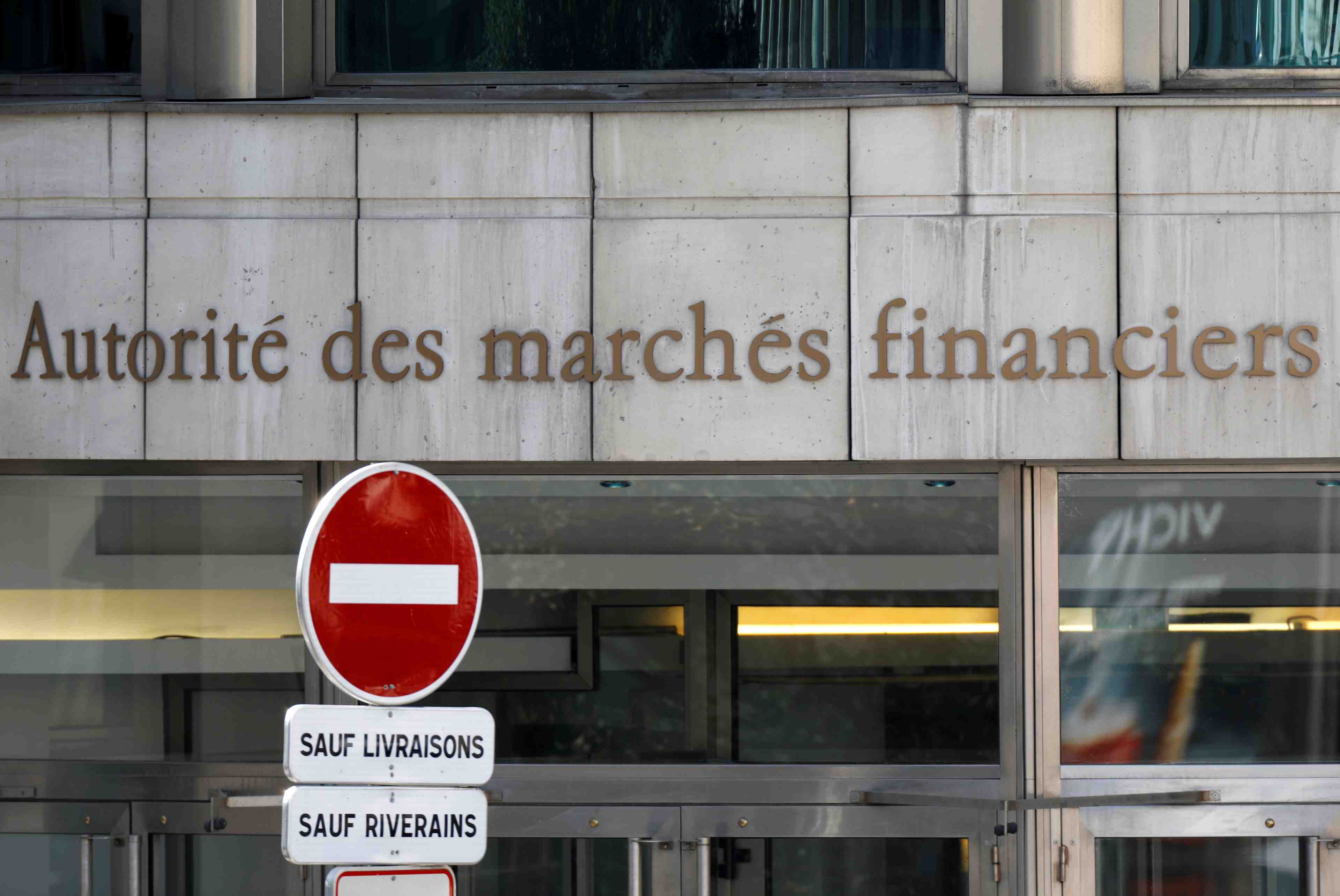 Faux communique vinci: bloomberg condamne en appel a 3 millions d'euros d'amende