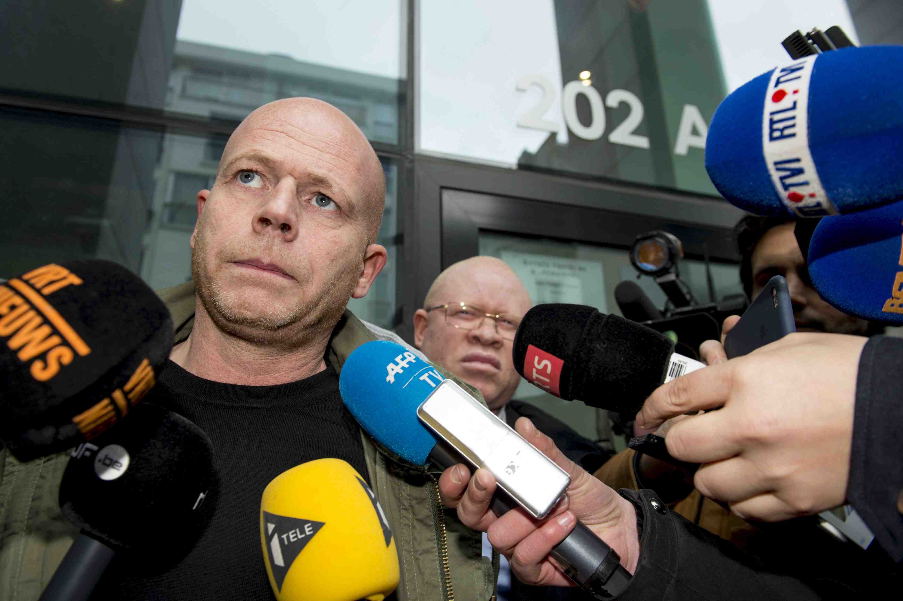 L'avocat de salah abdeslam dit qu'il veut rentrer en france