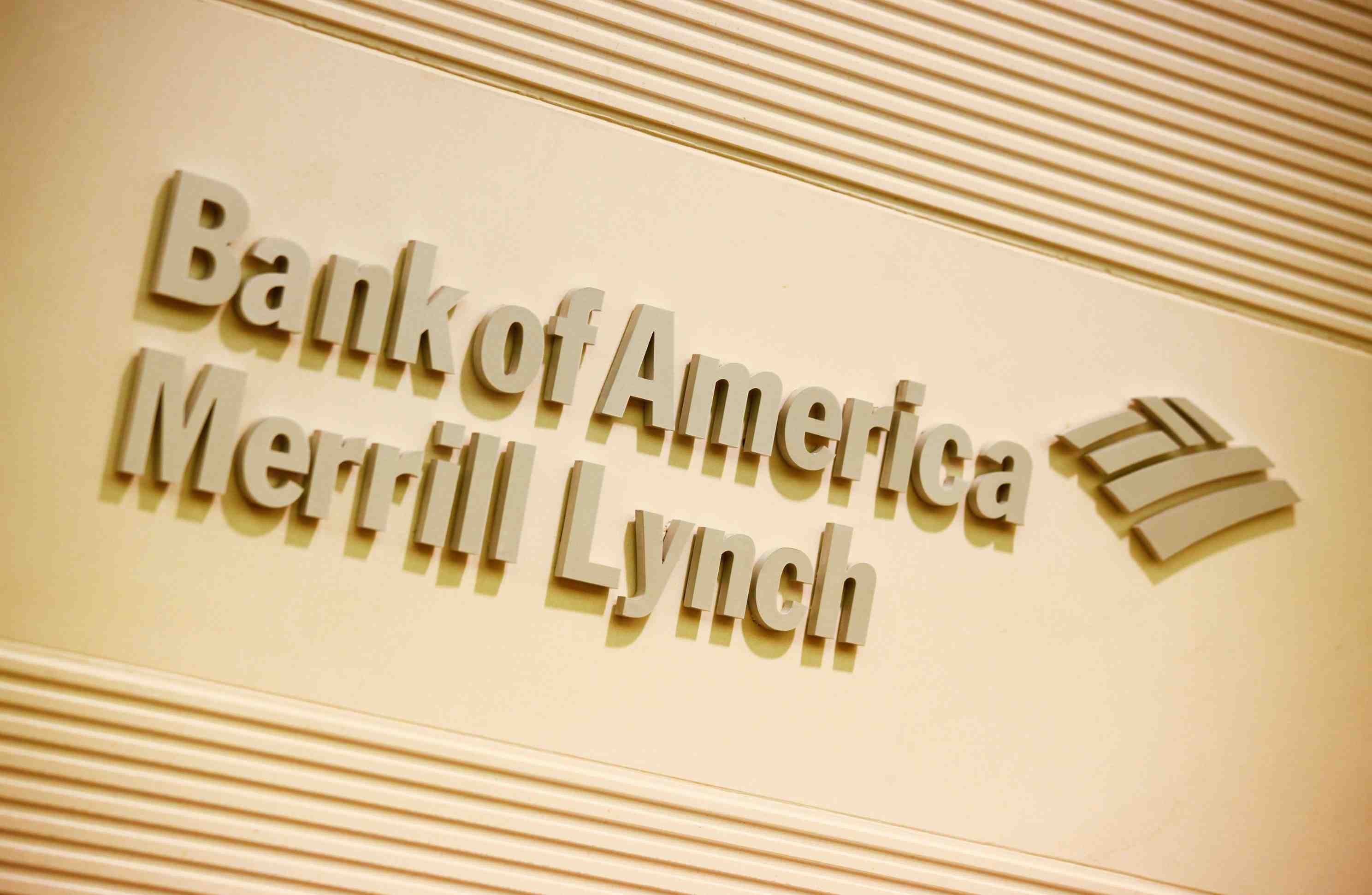 Moins de liquide et plus d'actions chez les gerants, montre l'enquete mensuelle de baml
