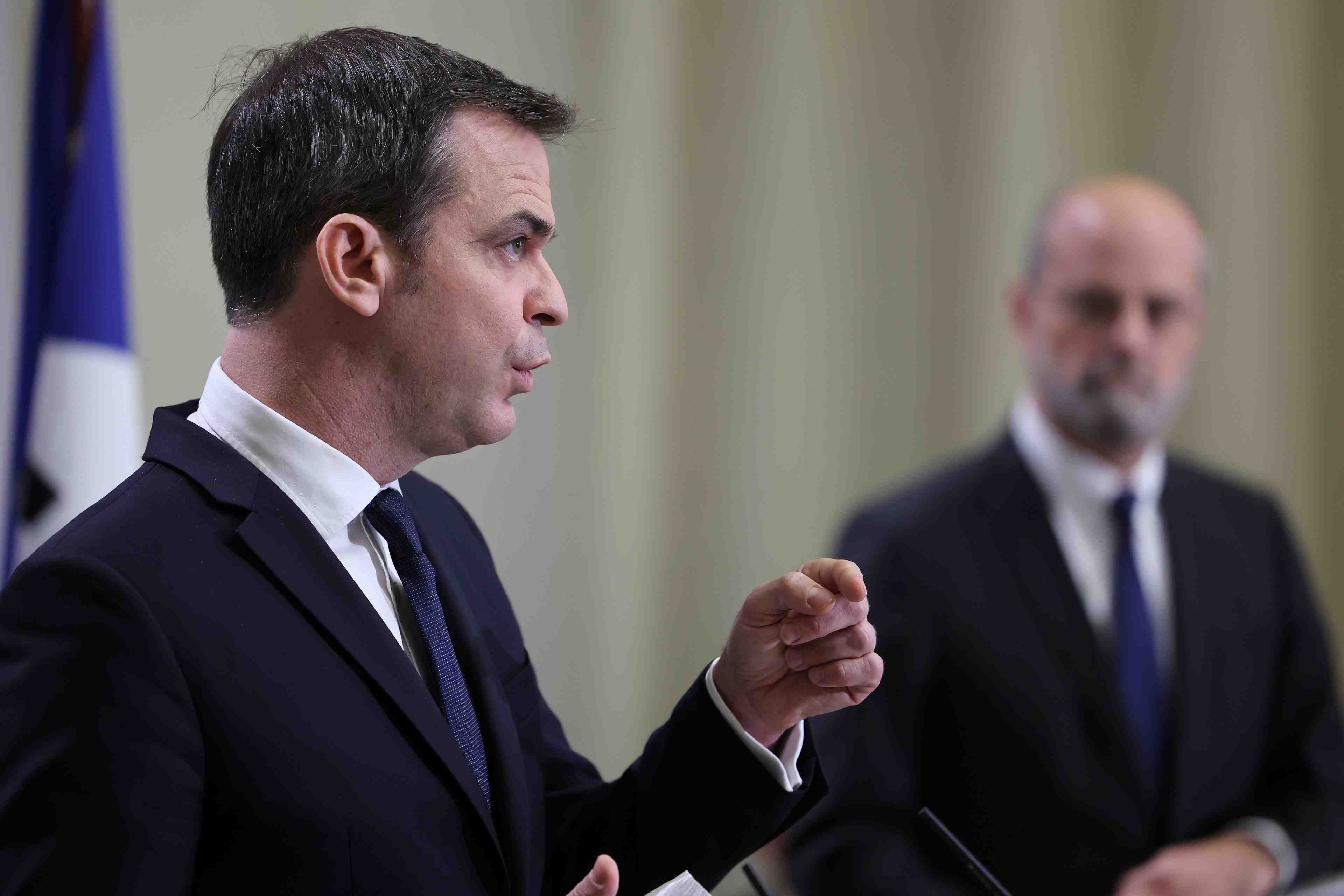 Coronavirus: la france va renforcer les controles aux frontieres, dit veran