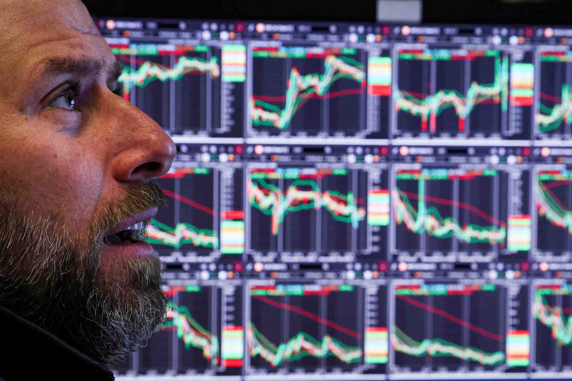 Des traders travaillent au nyse, new york.