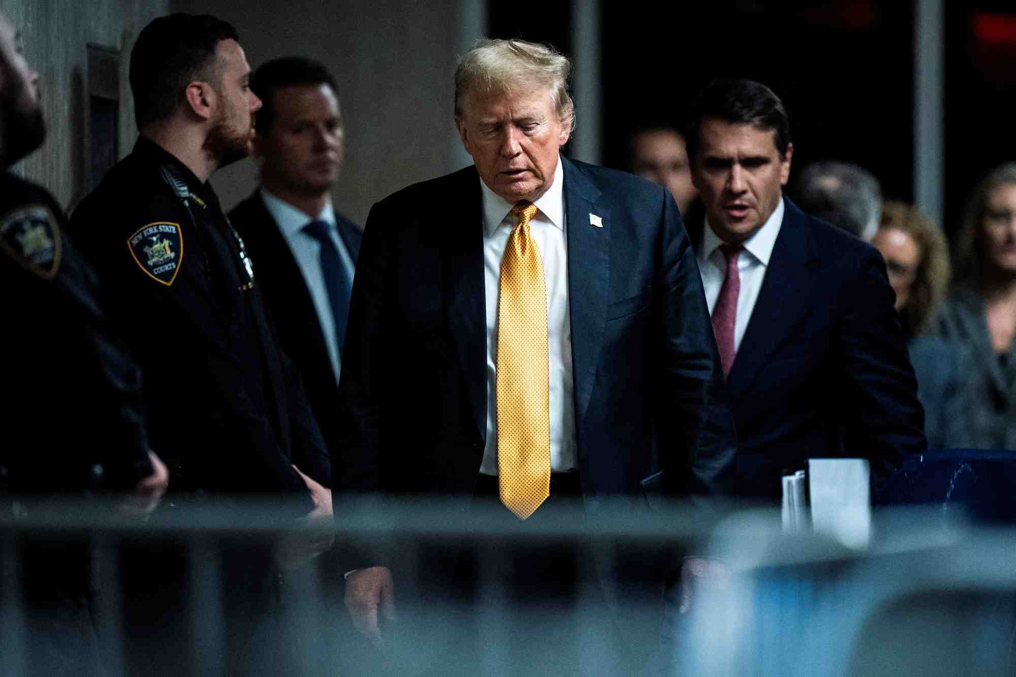 Le proces penal de l'ancien president americain trump pour falsification de dossiers commerciaux se poursuit a new york