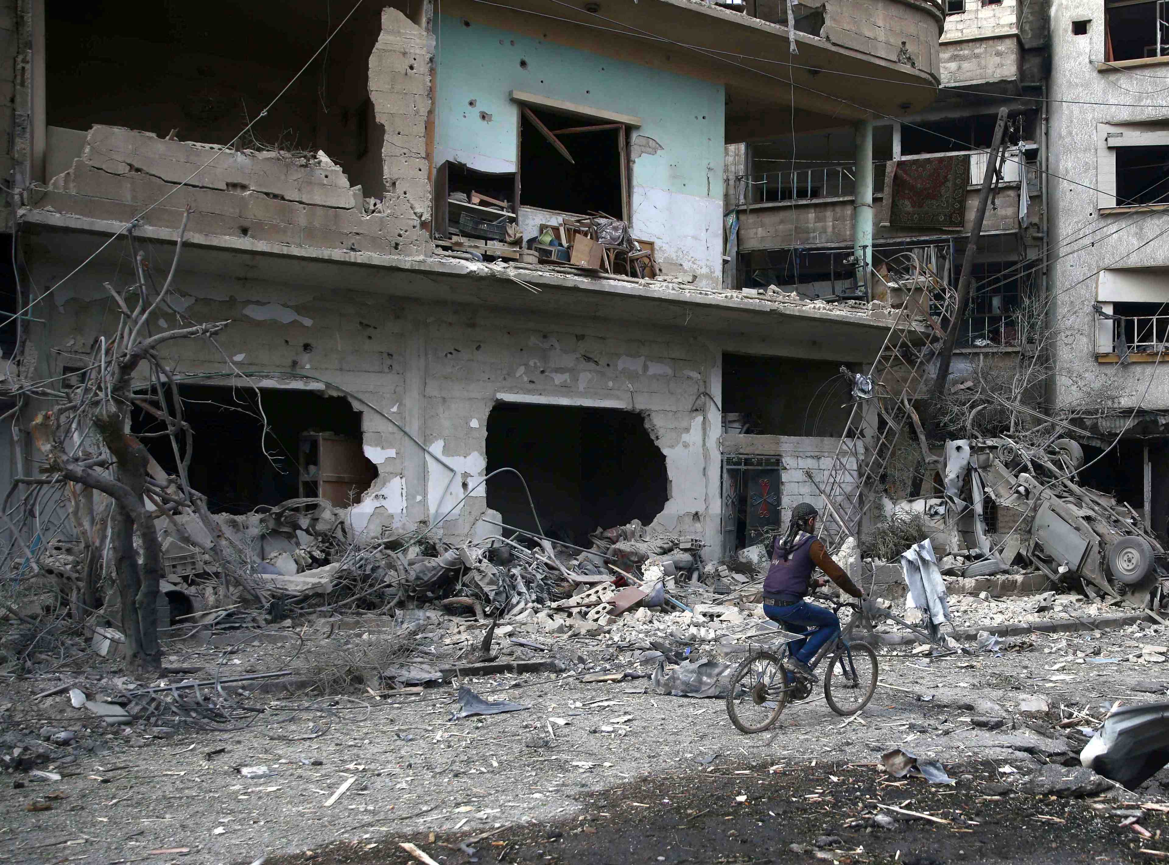 Syrie: l'offensive dans la banlieue de damas continuera, dit l'iran