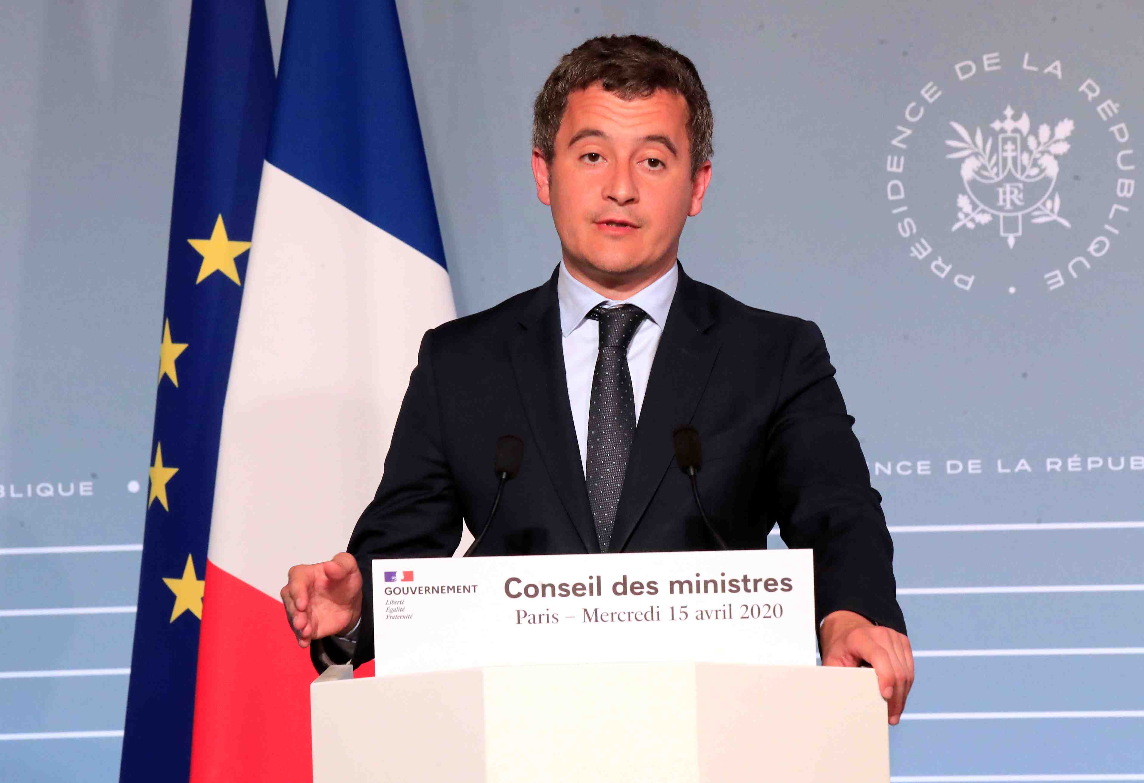 Le gouvernement "pas dans l'idee de reduire des acquis sociaux" ni retablir l'isf, dit darmanin