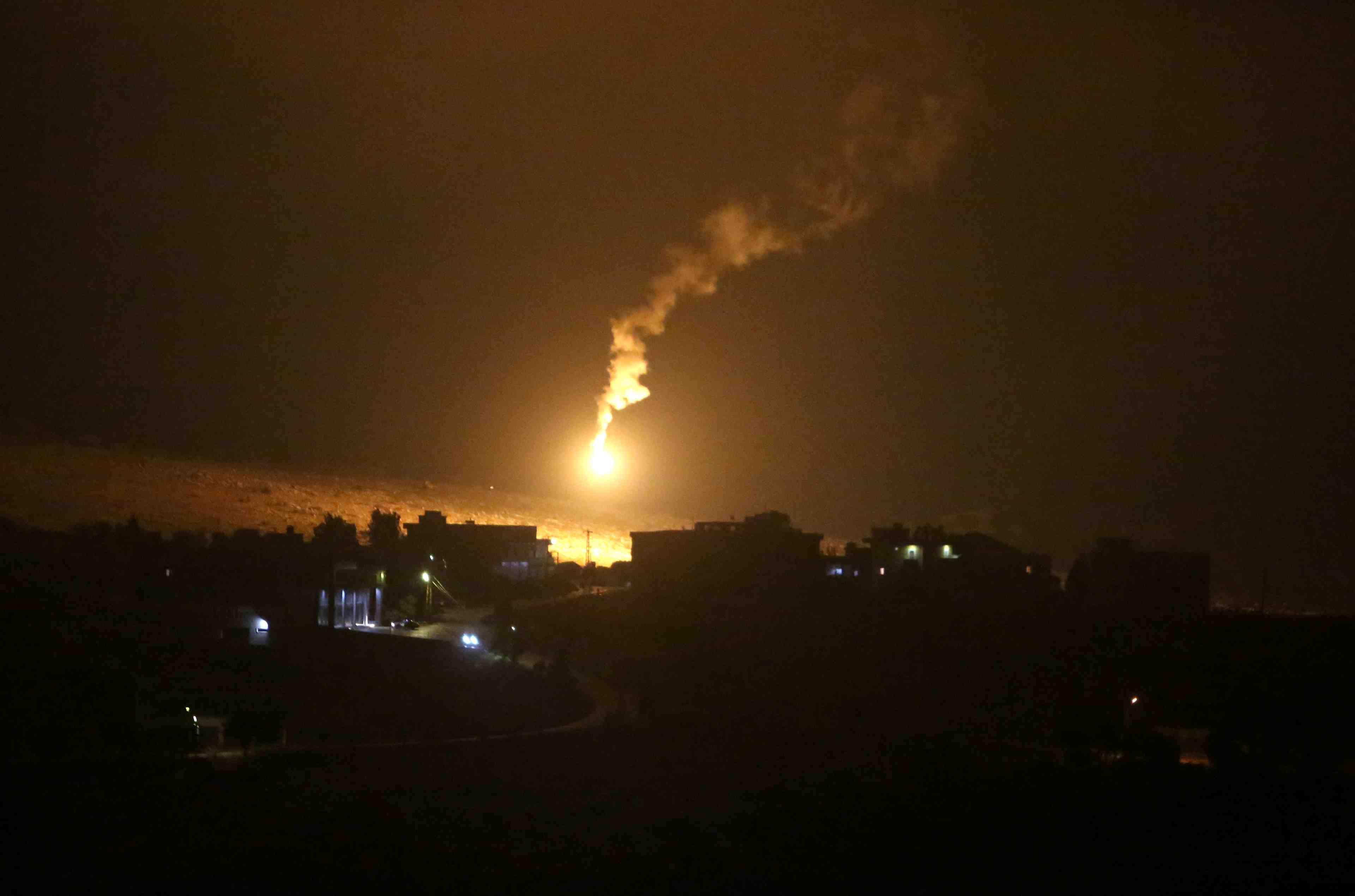 Israel cible des postes du hezbollah au liban en represailles a des tirs