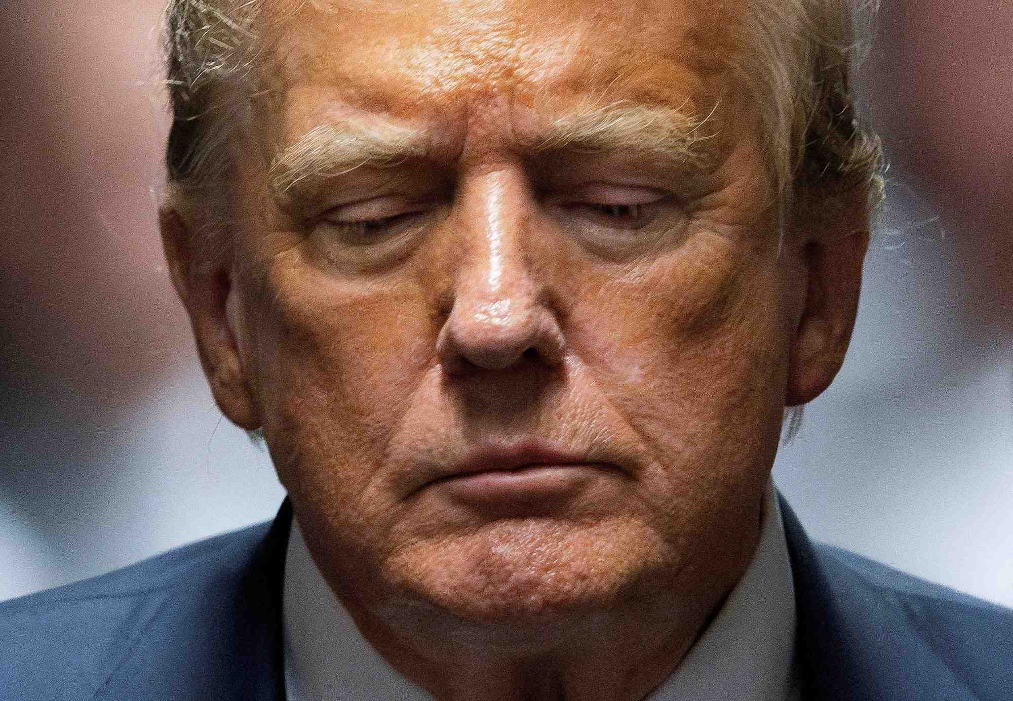 Donald trump lors de son proces penal devant la cour supreme de l'etat de new york